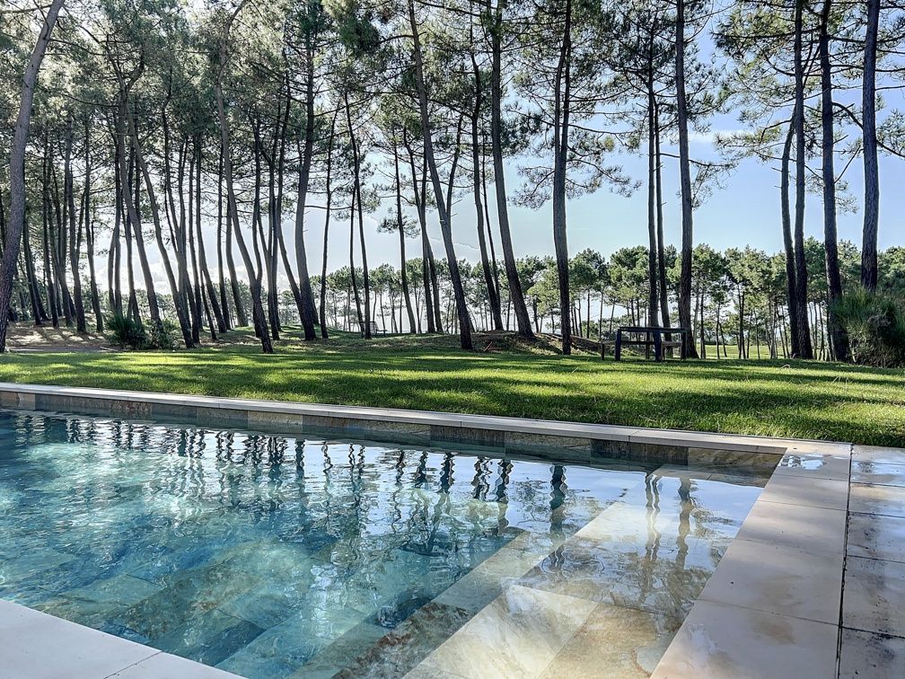 villa 8 Rooms for sale on Les Mathes (17570)