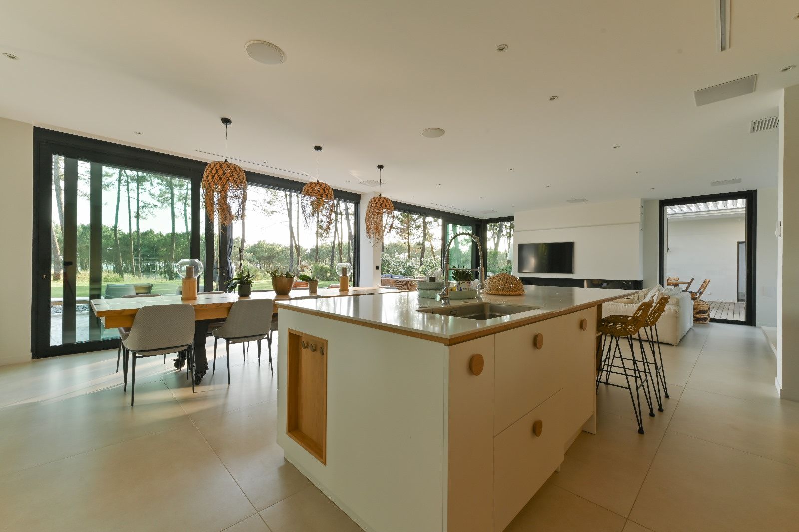 villa 8 Rooms for sale on Les Mathes (17570)