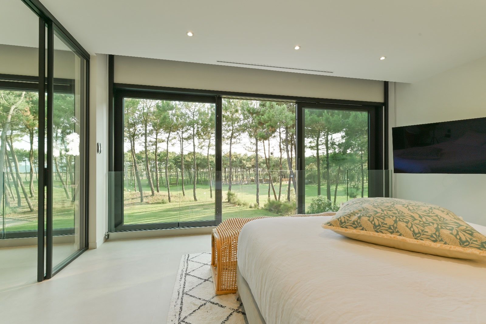 villa 8 Rooms for sale on Les Mathes (17570)