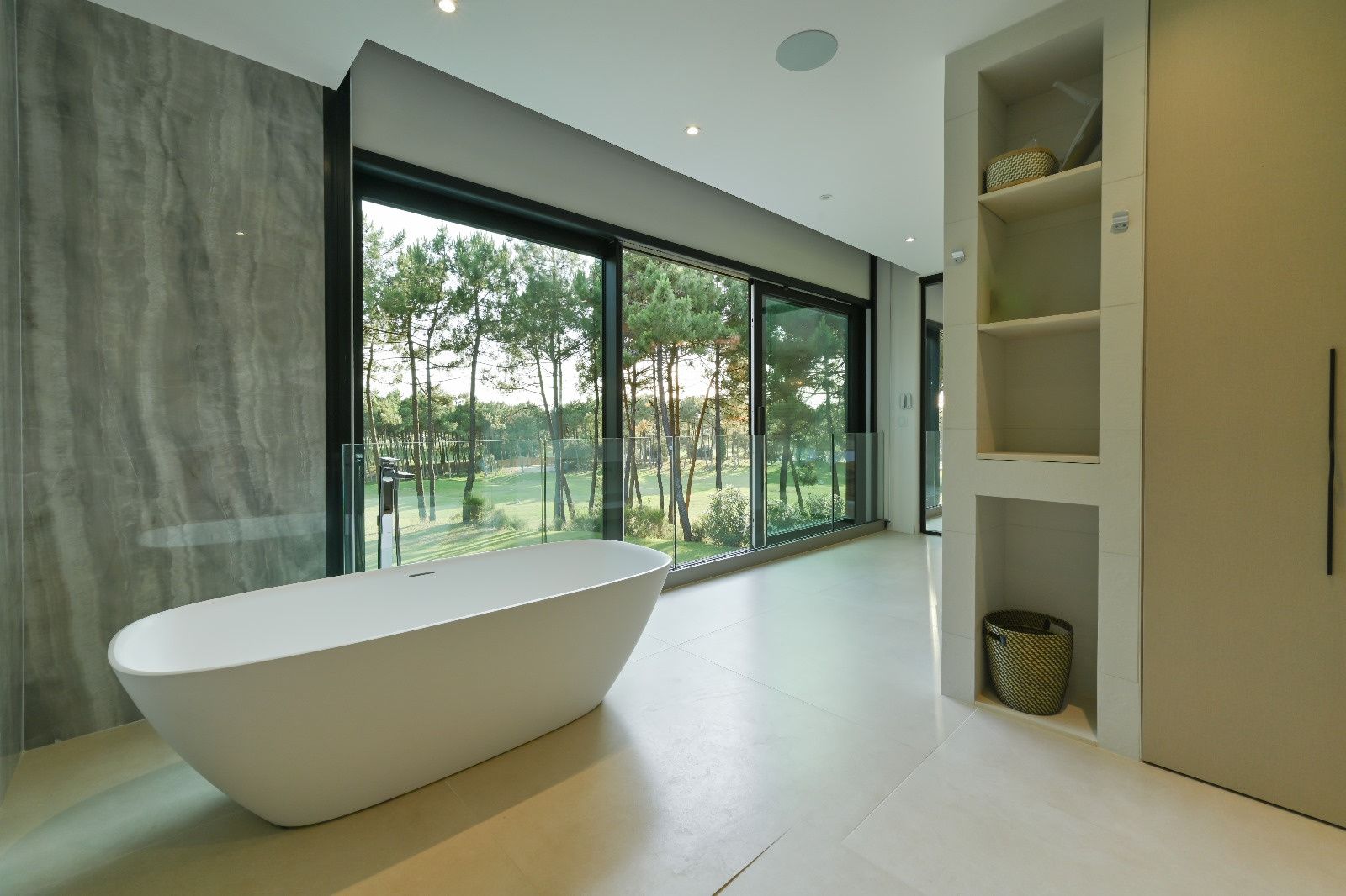 villa 8 Rooms for sale on Les Mathes (17570)