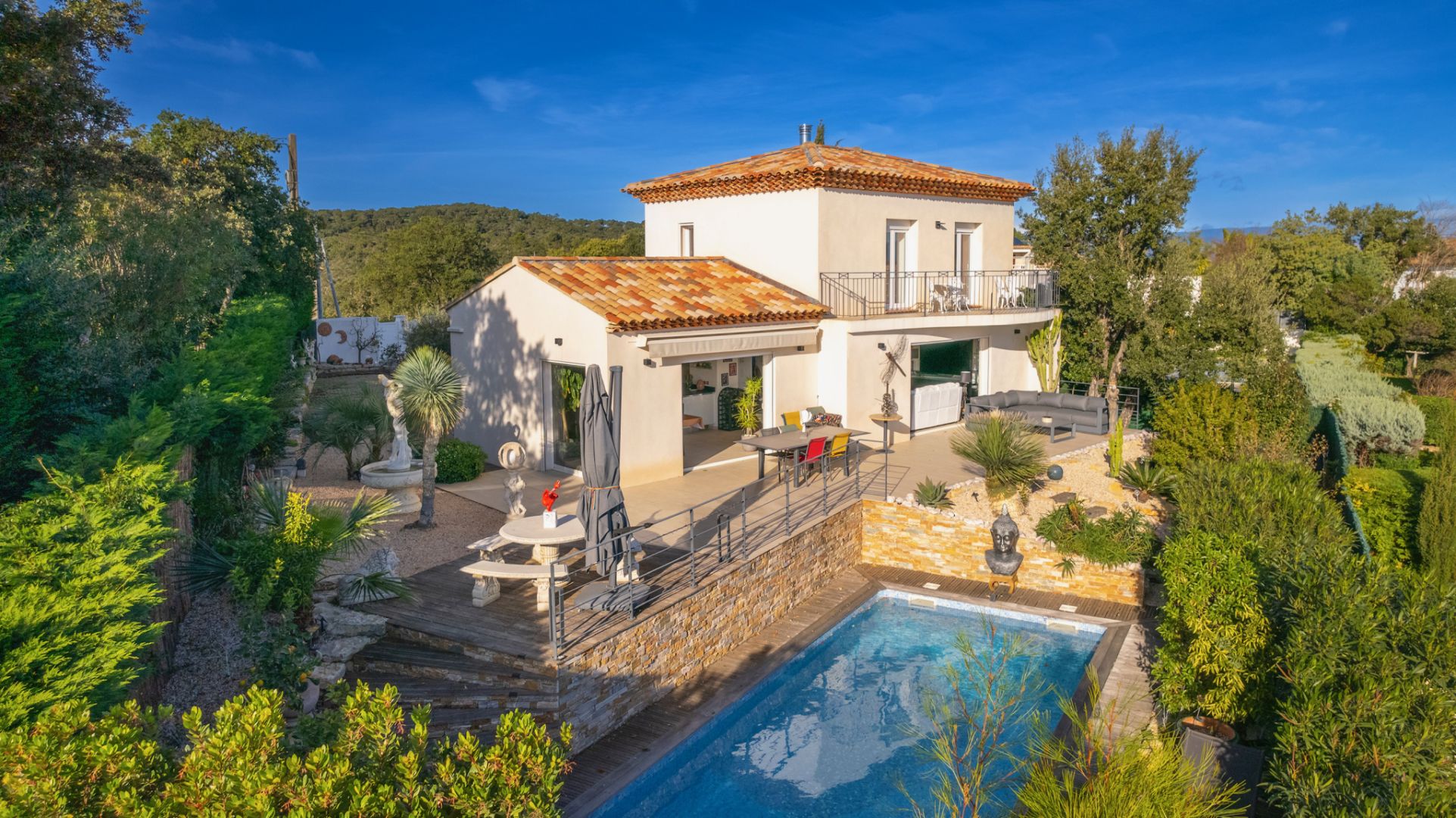 property 6 Rooms for sale on Fréjus (83370)