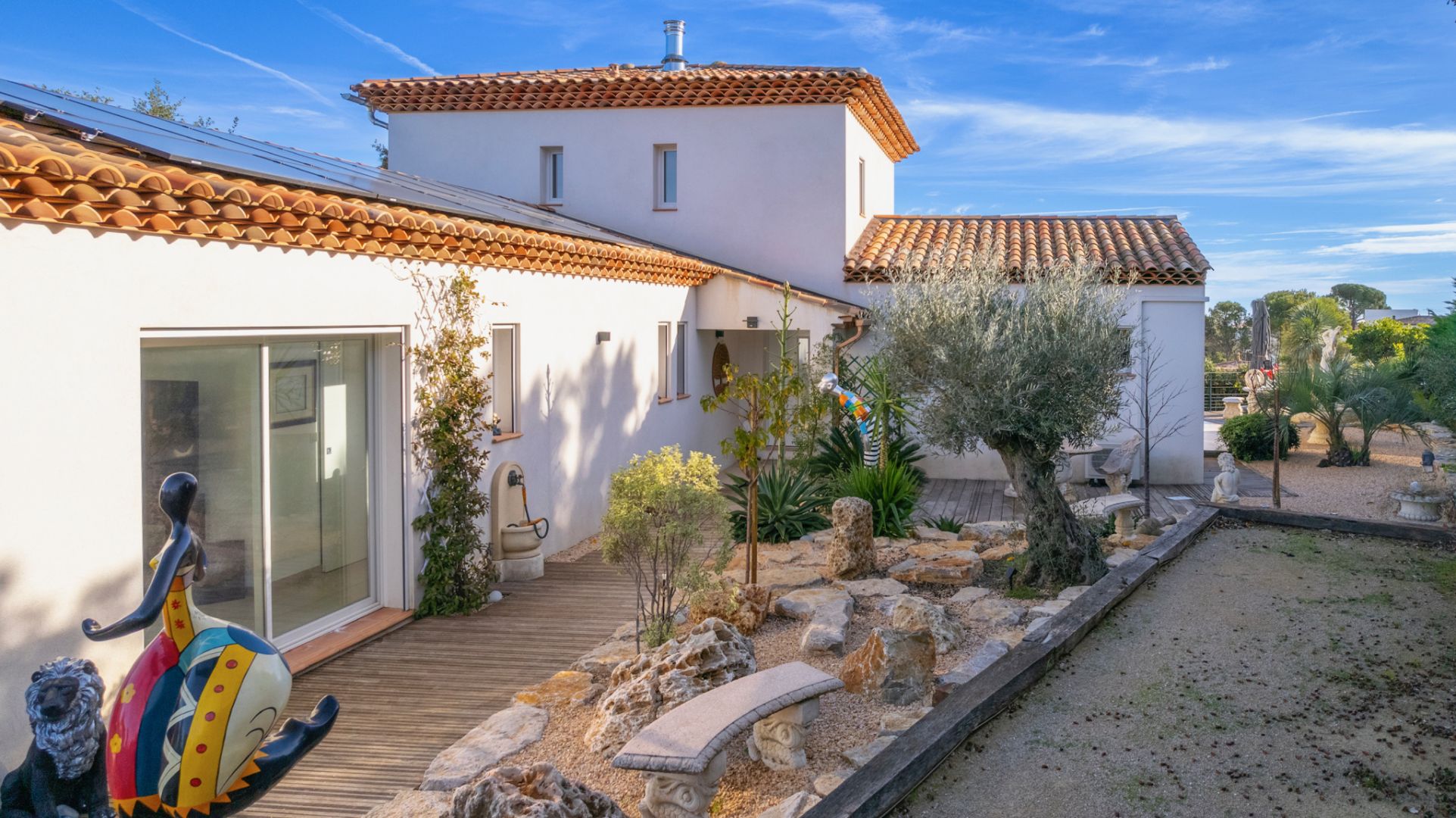 property 6 Rooms for sale on Fréjus (83370)