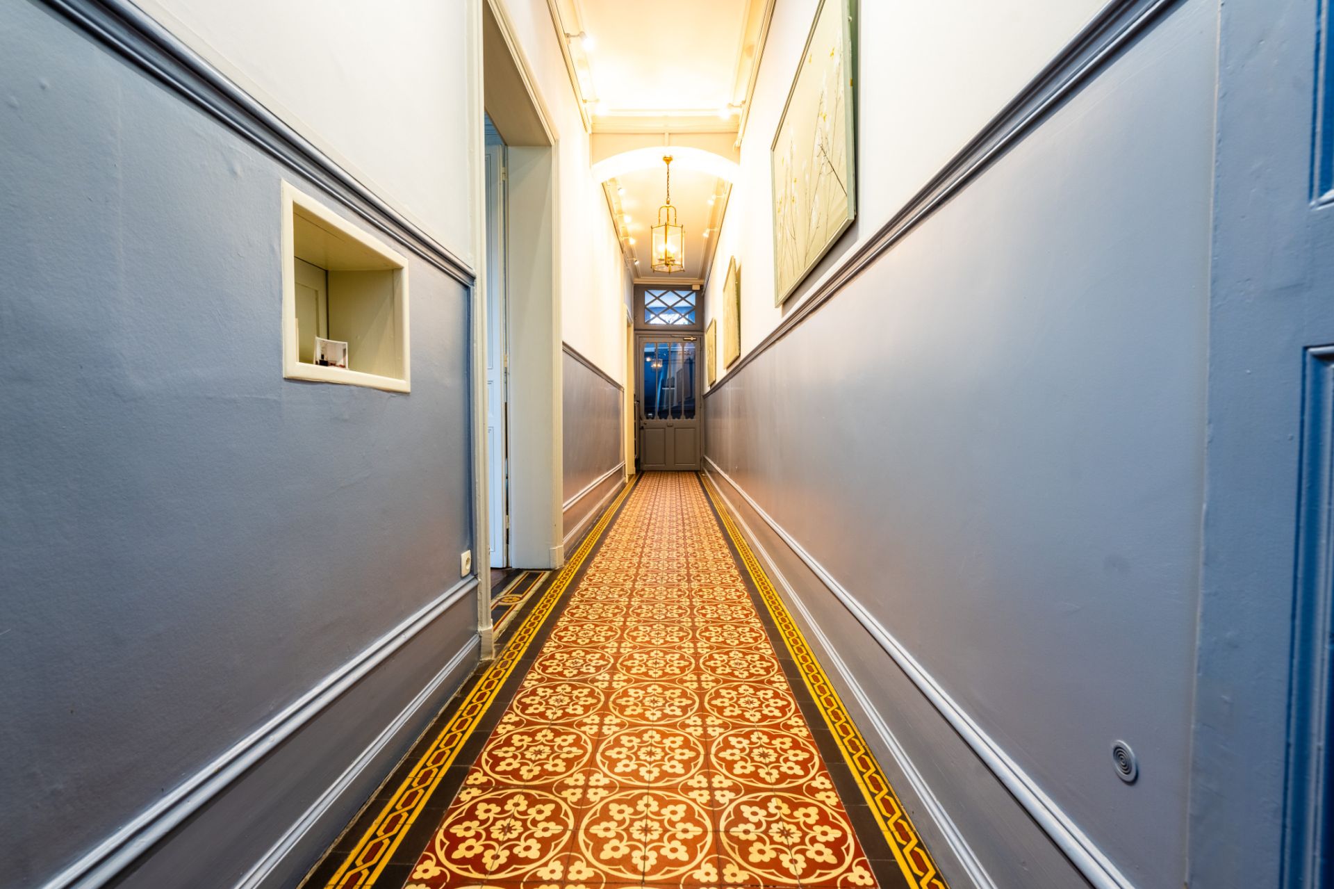 property 10 Rooms for sale on La Rochelle (17000)