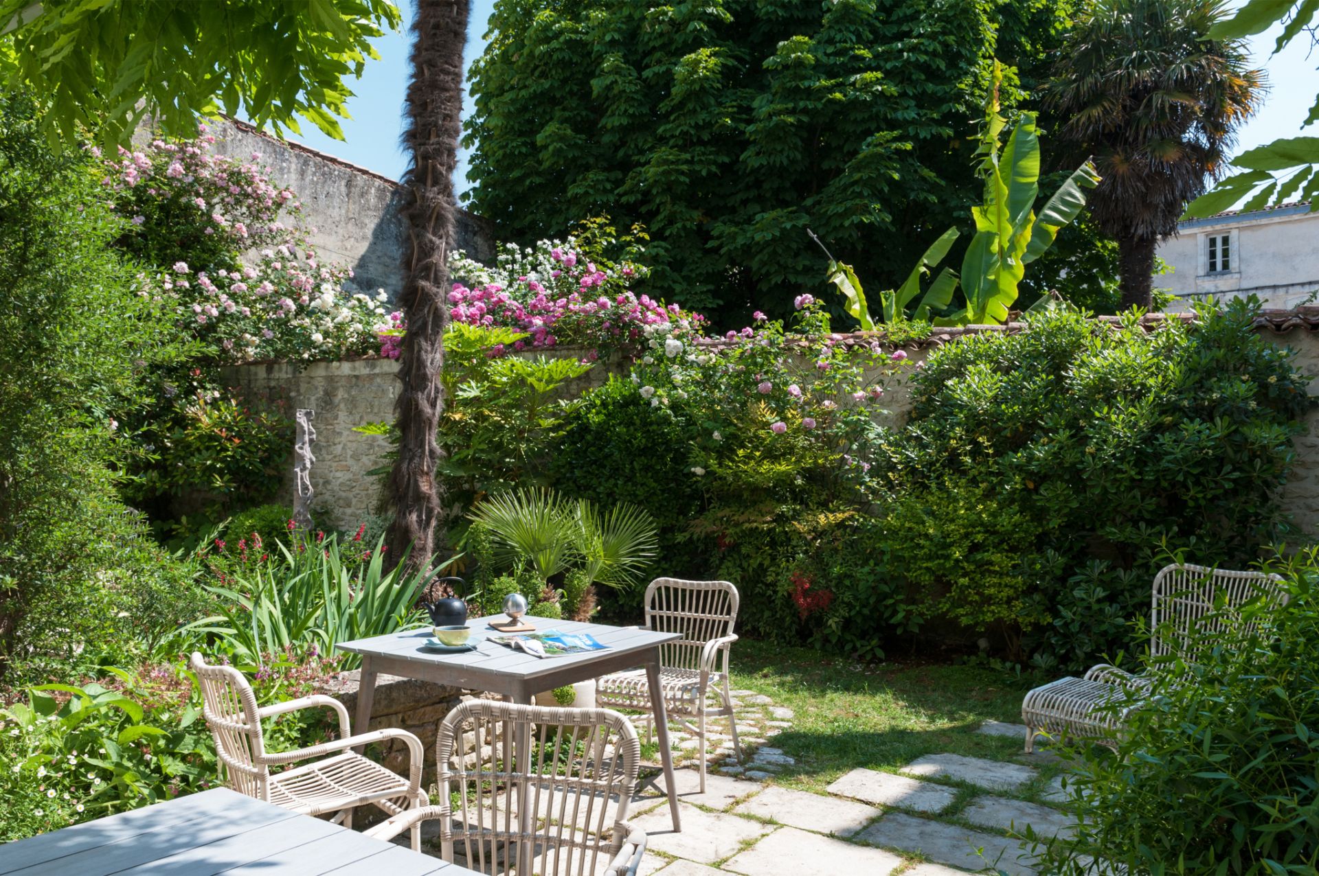 property 10 Rooms for sale on La Rochelle (17000)