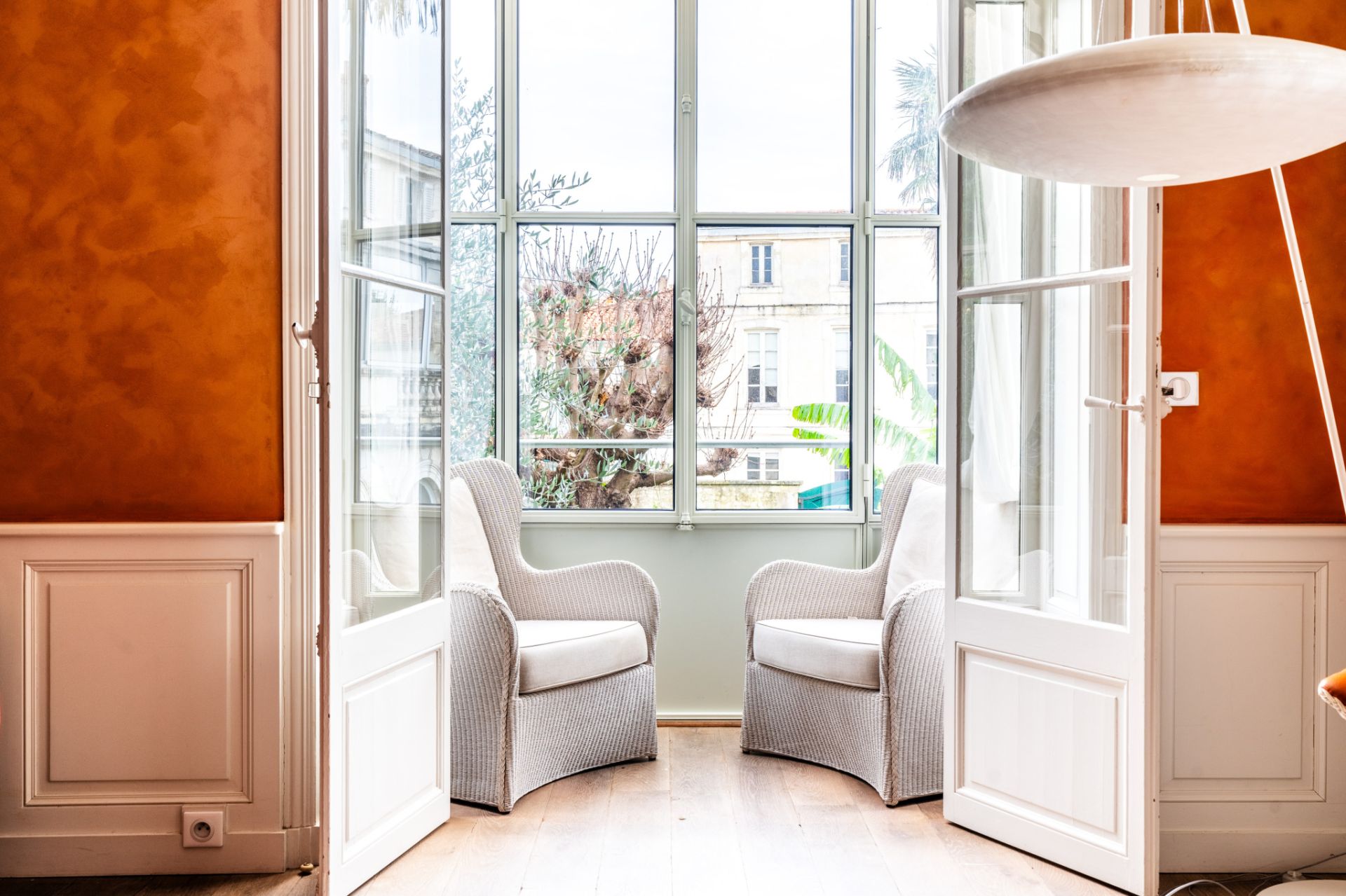 property 10 Rooms for sale on La Rochelle (17000)