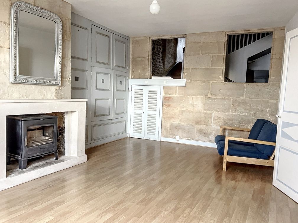 house 5 Rooms for sale on Niort (79000)