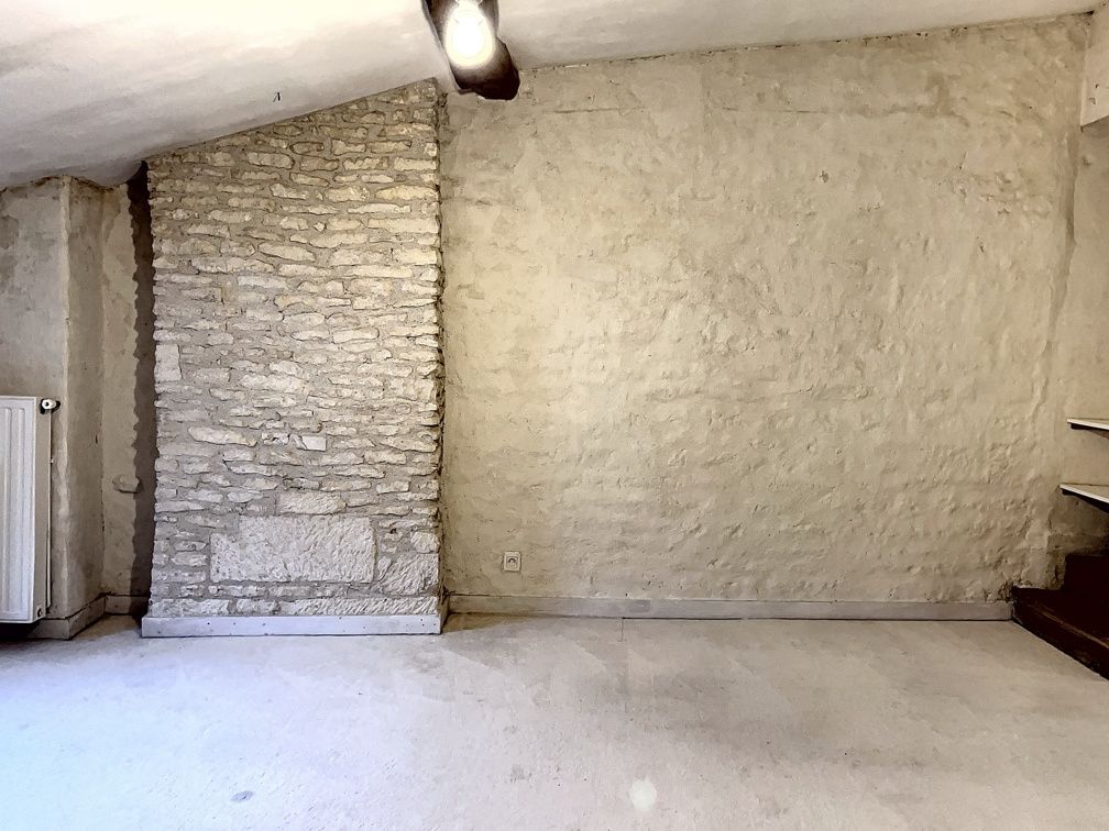 house 5 Rooms for sale on Niort (79000)
