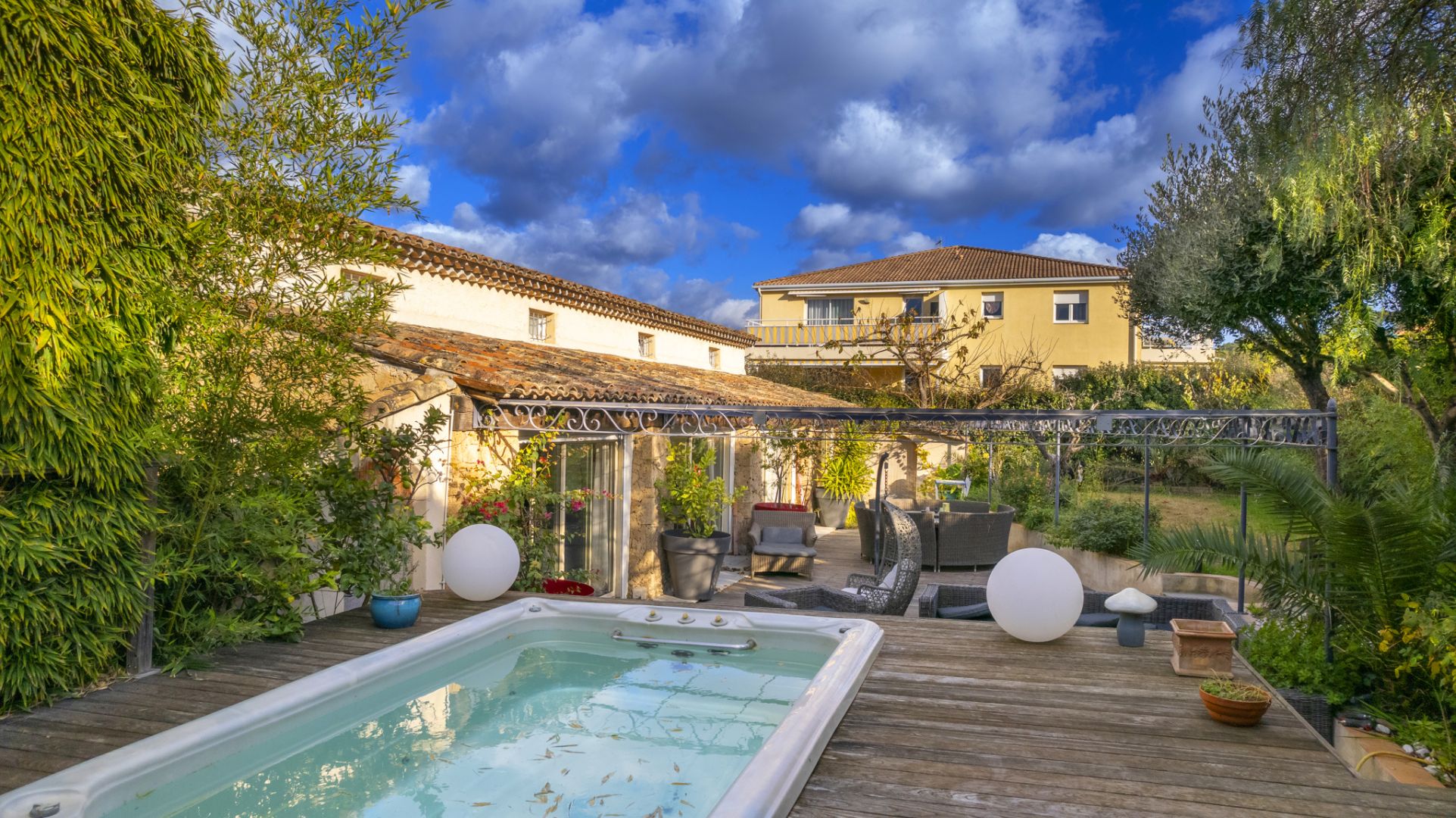 apartment 6 Rooms for sale on Saint-Raphaël (83700)