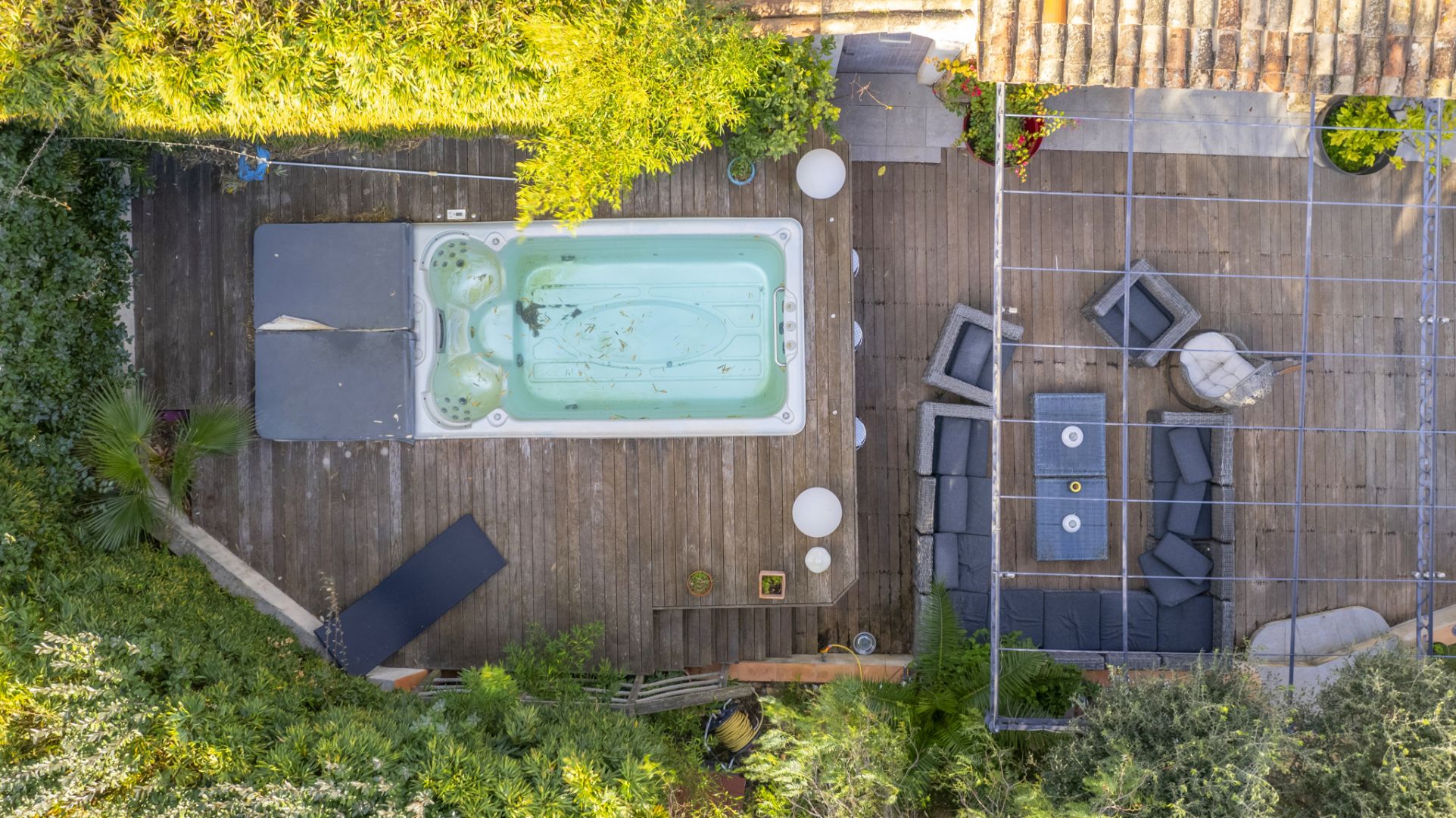apartment 6 Rooms for sale on Saint-Raphaël (83700)