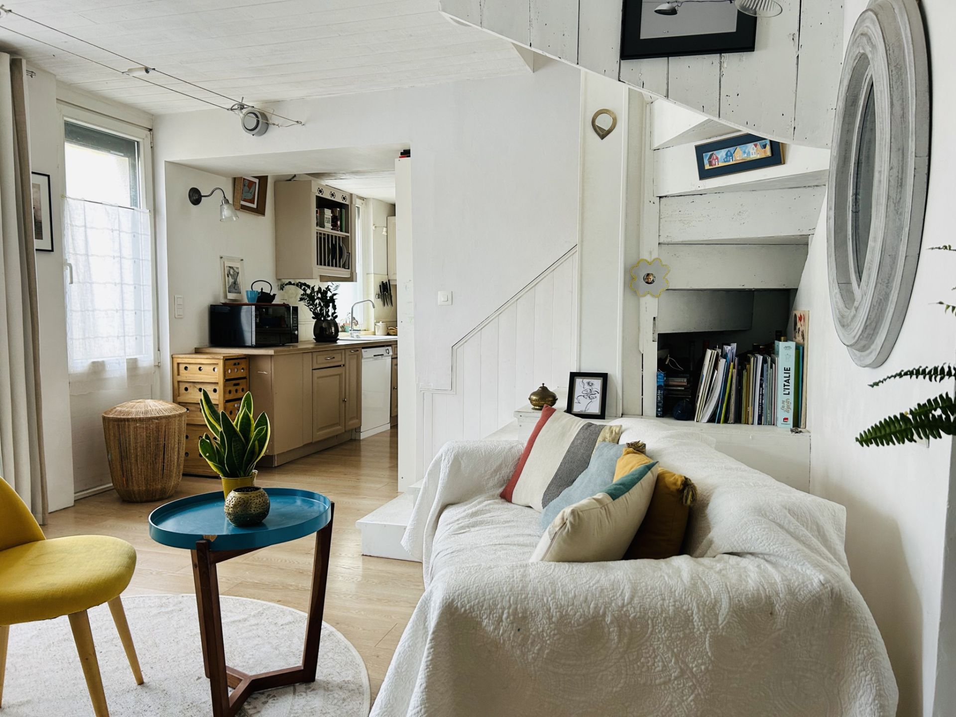 house 6 Rooms for sale on Niort (79000)