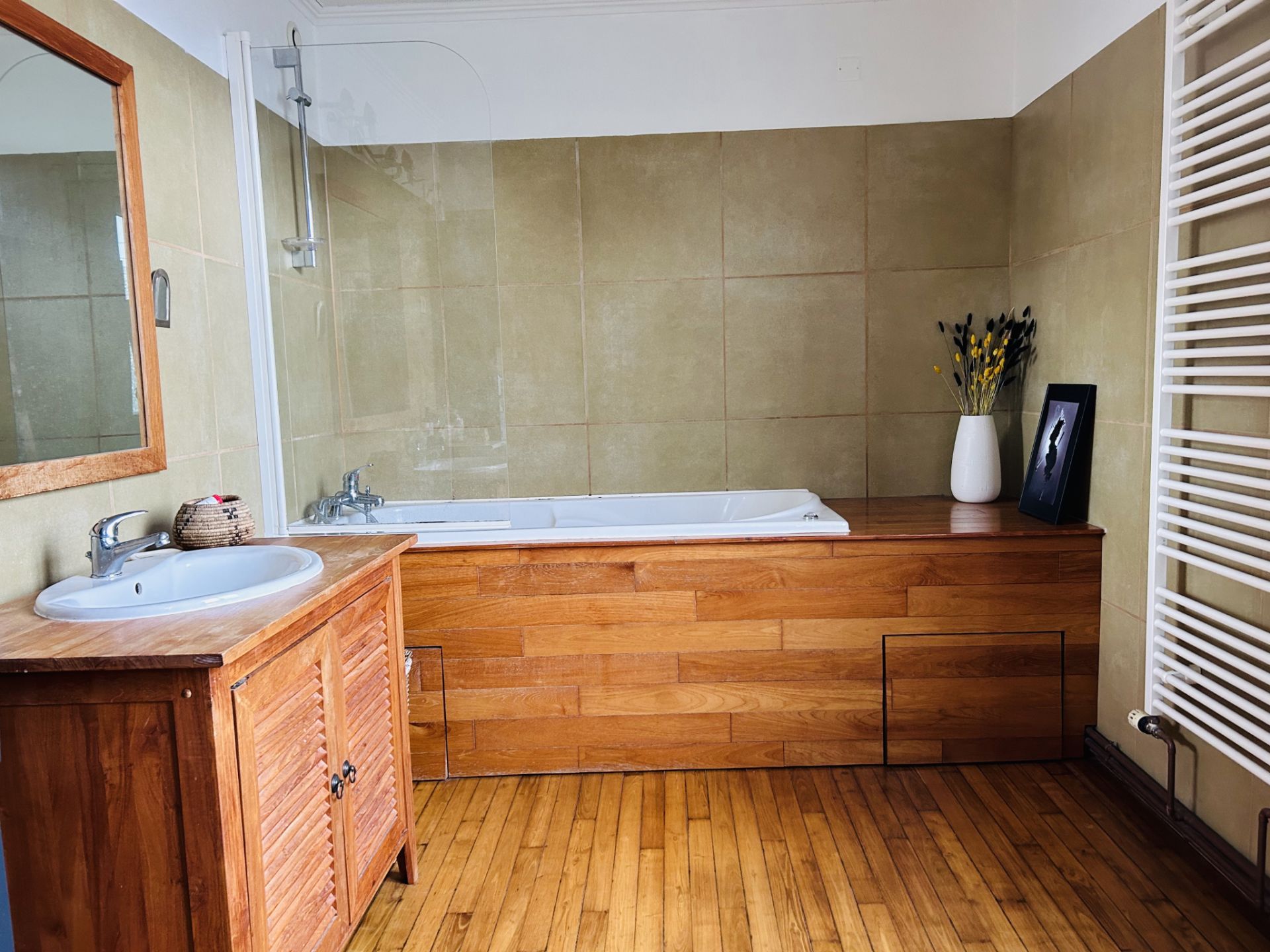 house 6 Rooms for sale on Niort (79000)