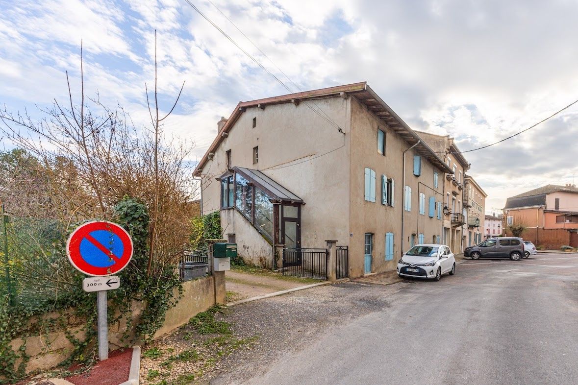 house 10 Rooms for sale on Pont-de-Vaux (01190)