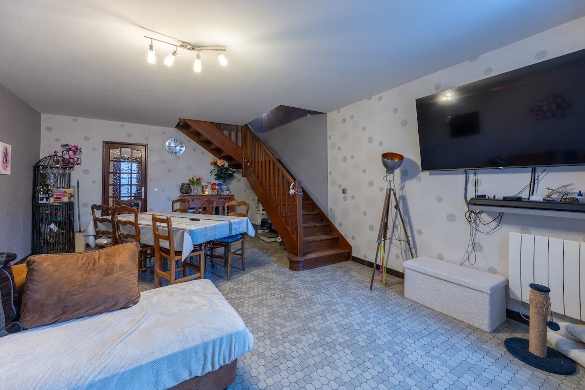 house 10 Rooms for sale on Pont-de-Vaux (01190)