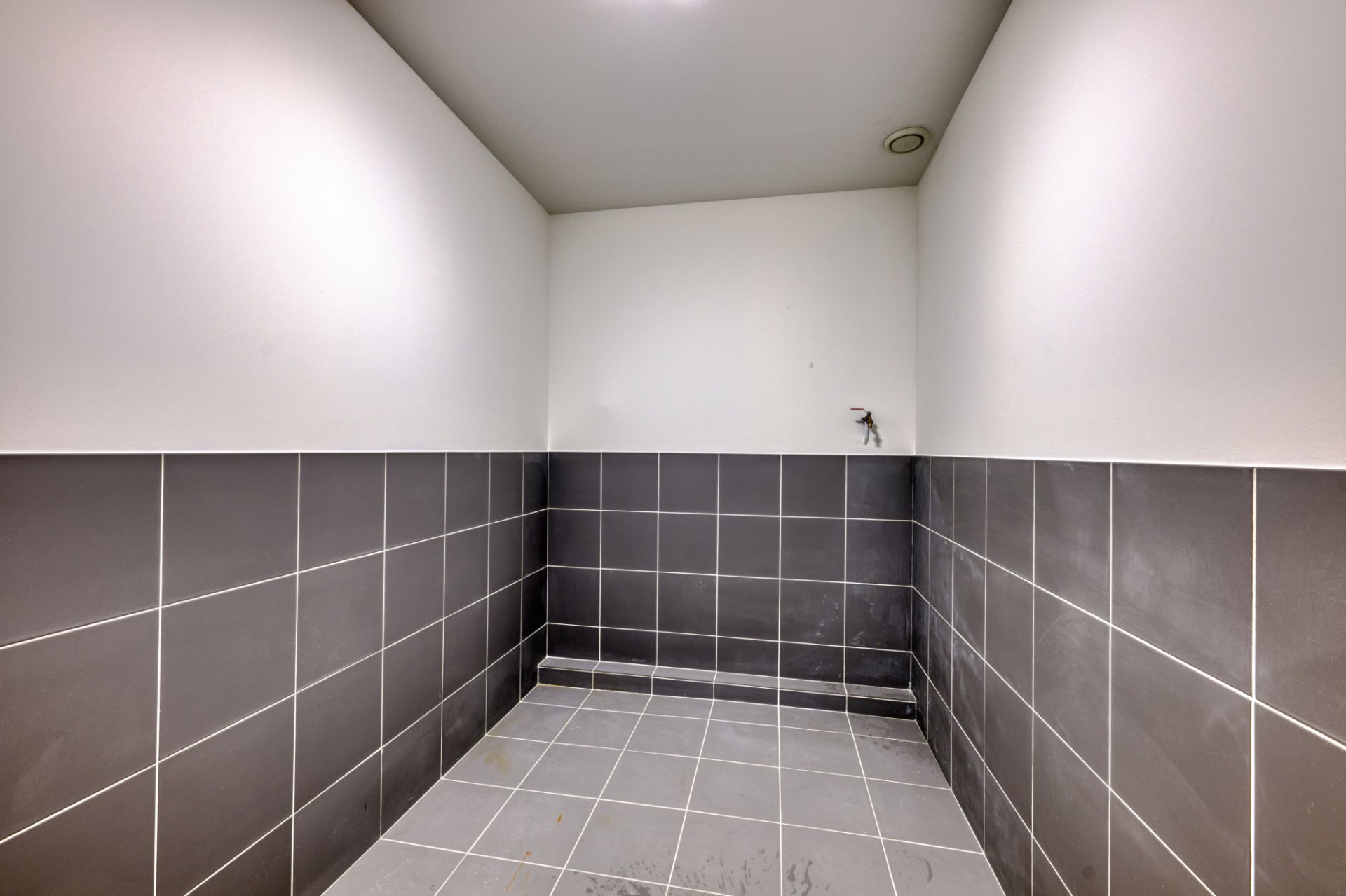 building for sale on Rosny-sous-Bois (93110)