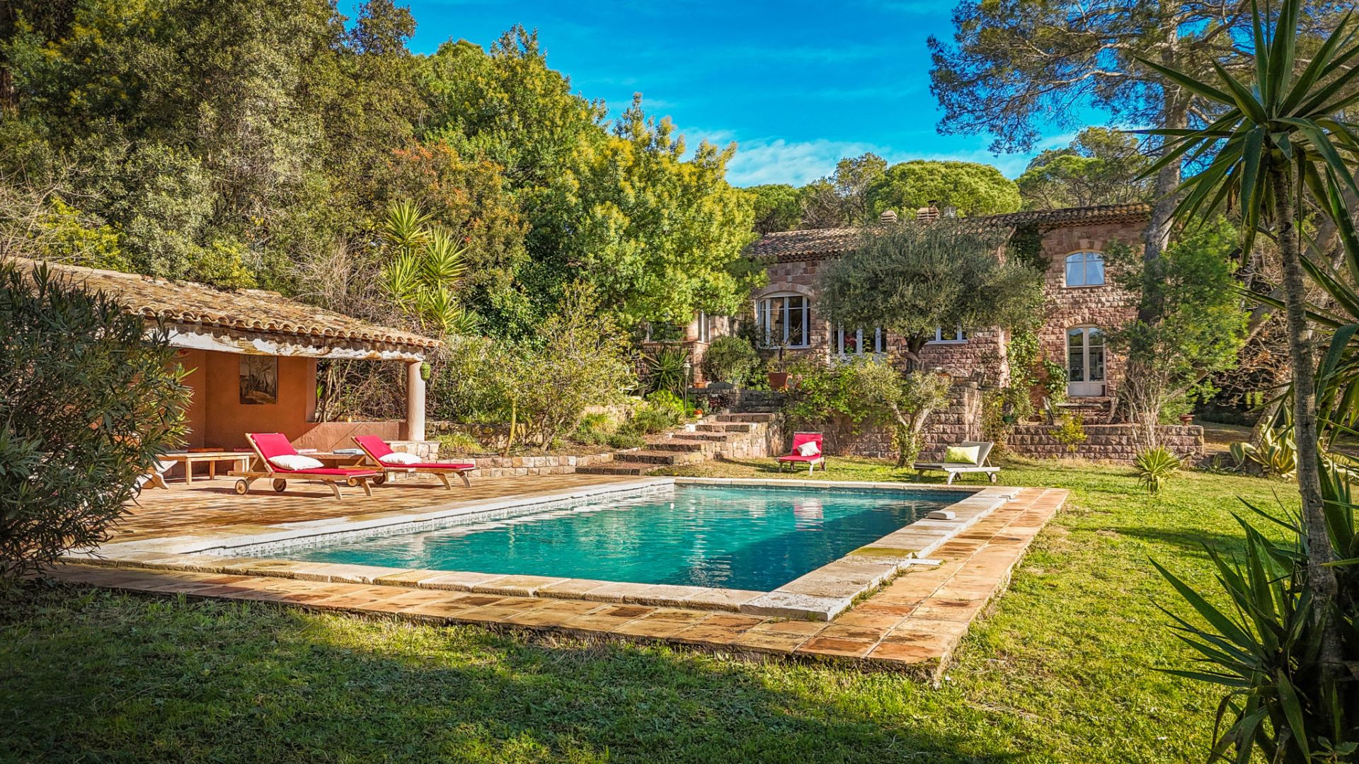 mas 8 Rooms for sale on Saint-Raphaël (83700)