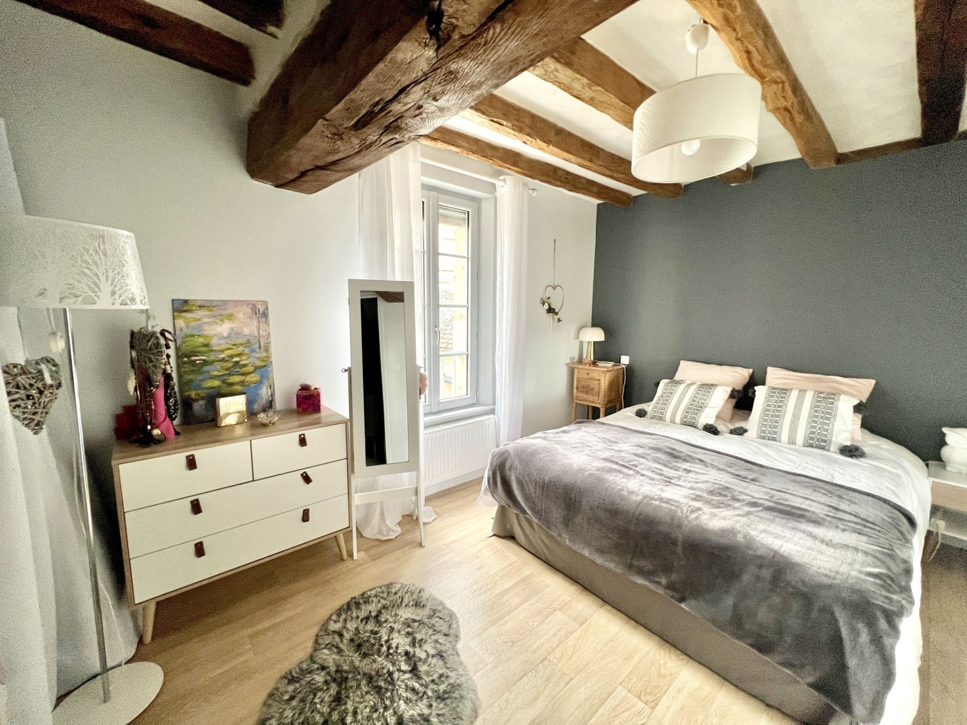 building 8 Rooms for sale on Longué-Jumelles (49160)