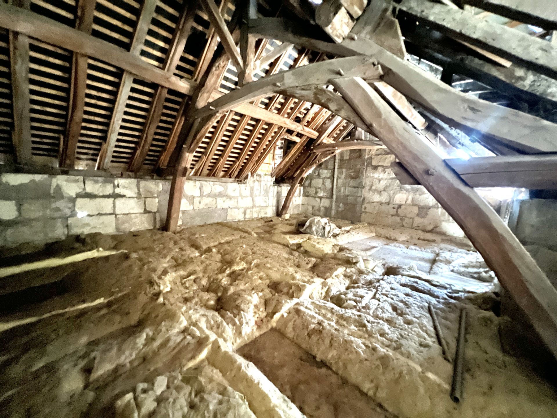 building 8 Rooms for sale on Longué-Jumelles (49160)