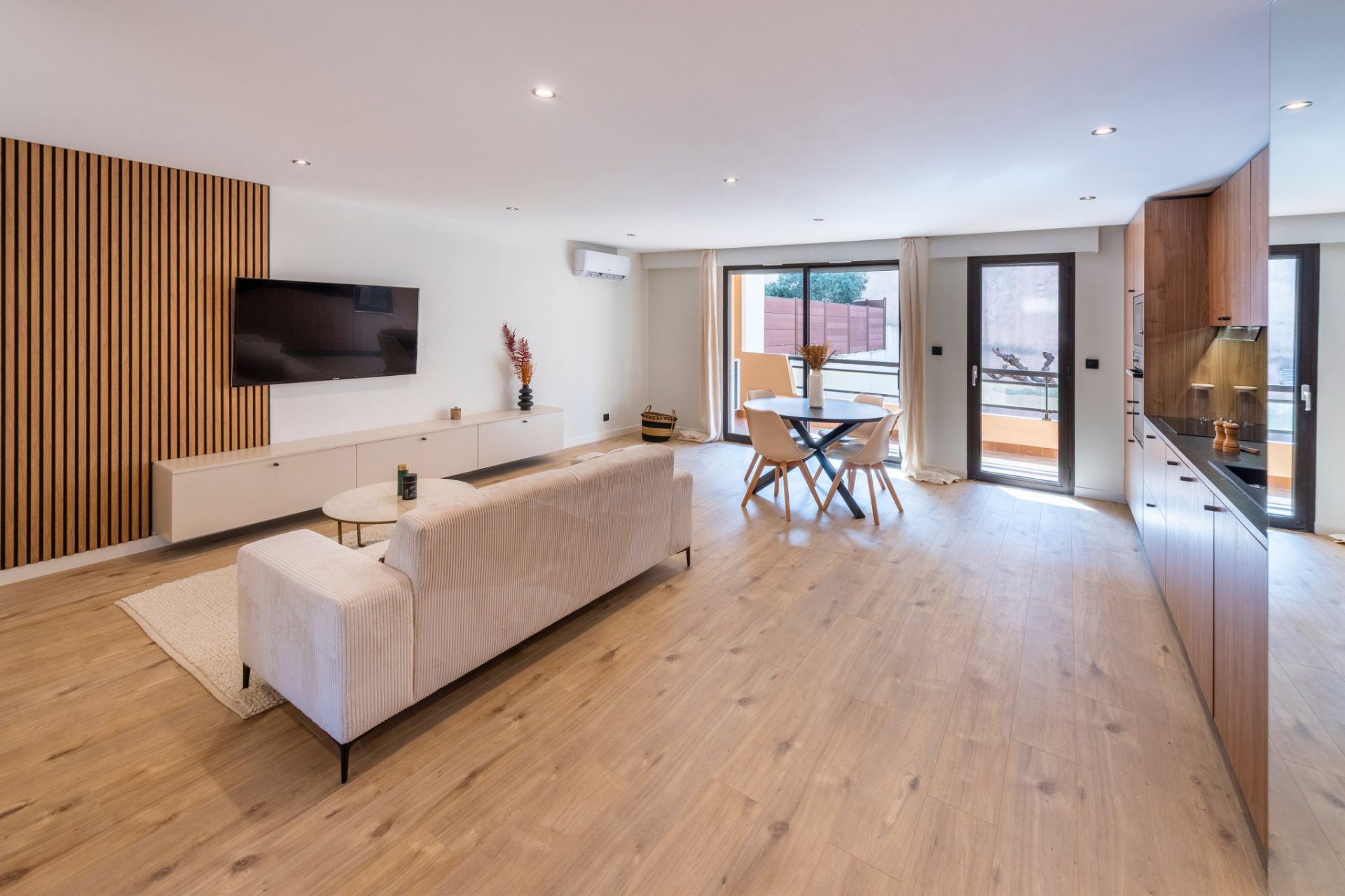 apartment 3 Rooms for sale on Saint-Raphaël (83700)