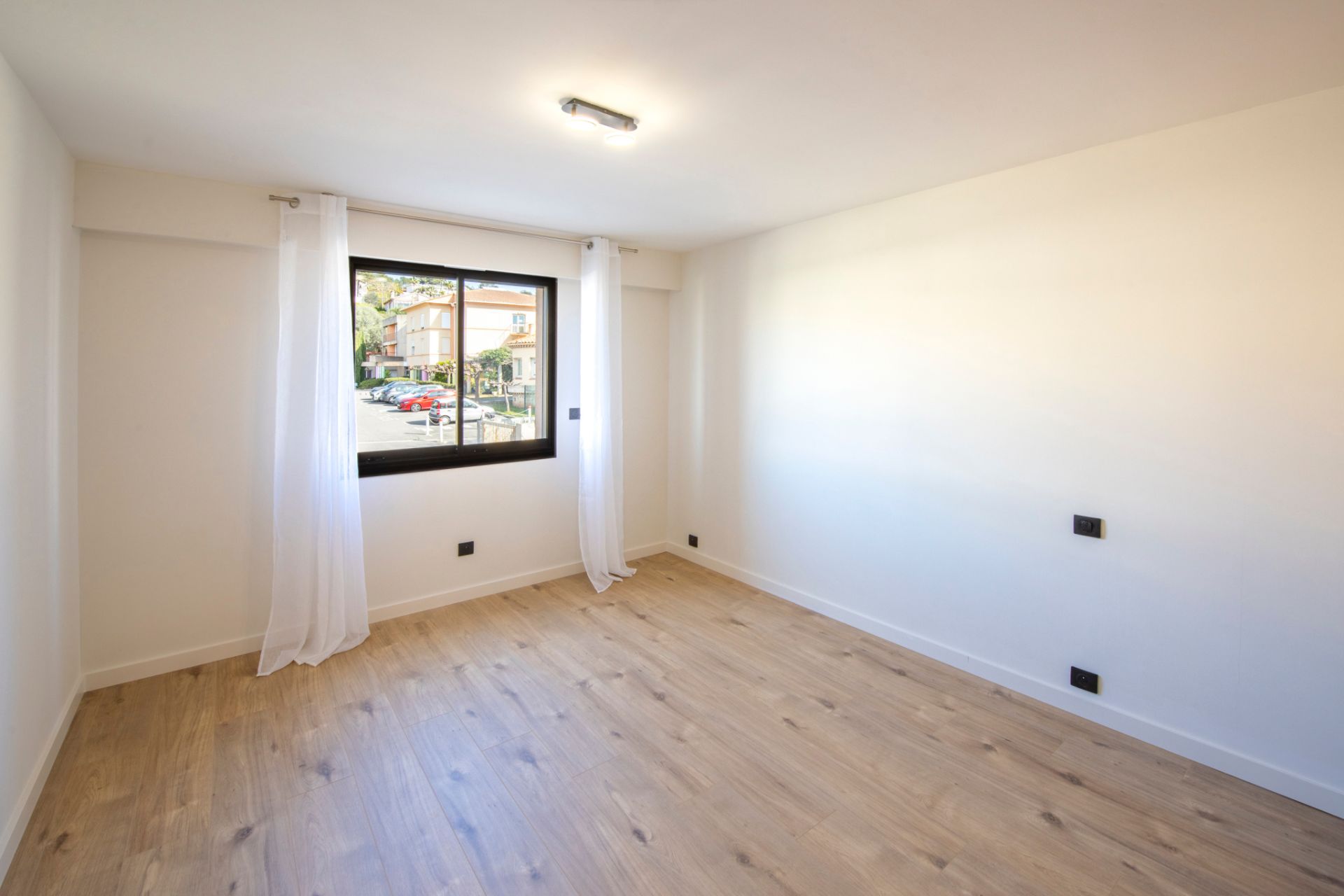 apartment 3 Rooms for sale on Saint-Raphaël (83700)