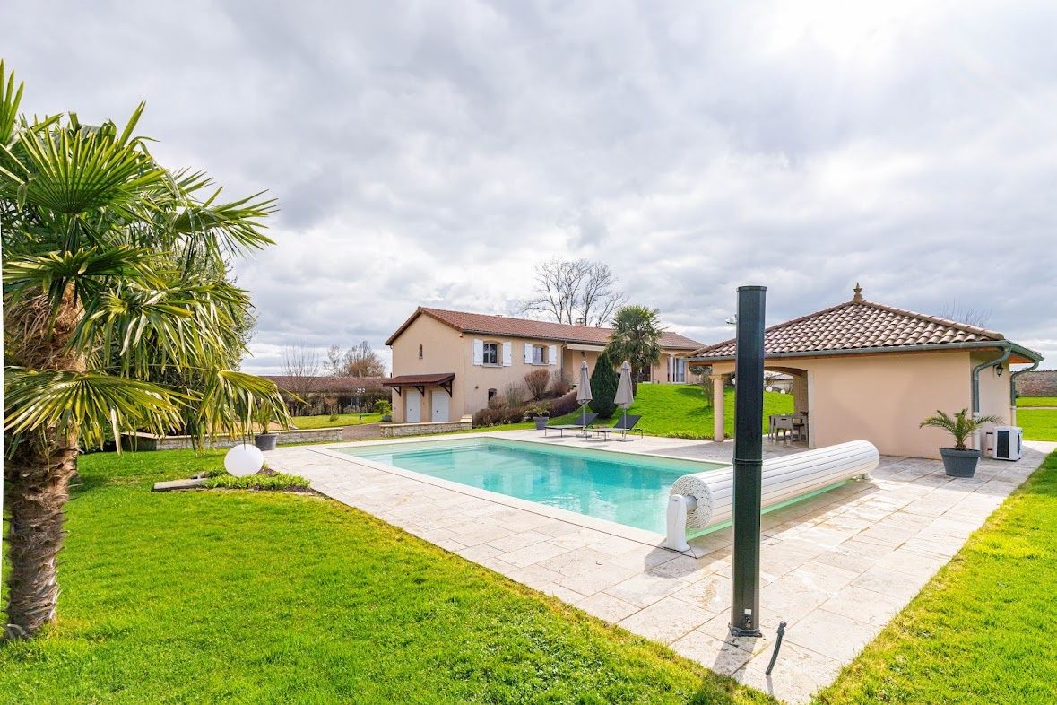house 7 Rooms for sale on Lyon (69000)