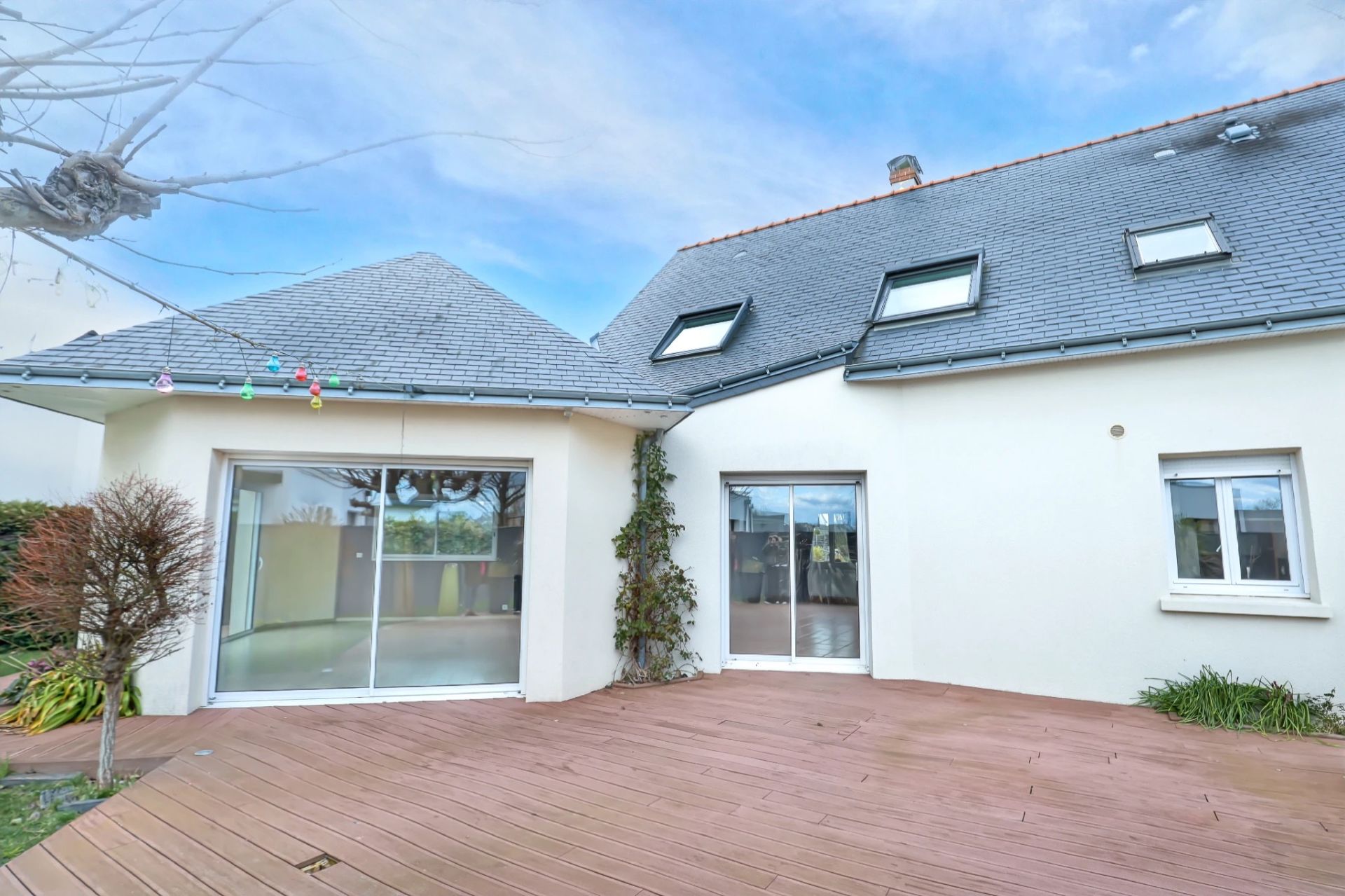house 8 Rooms for sale on Angers (49000)