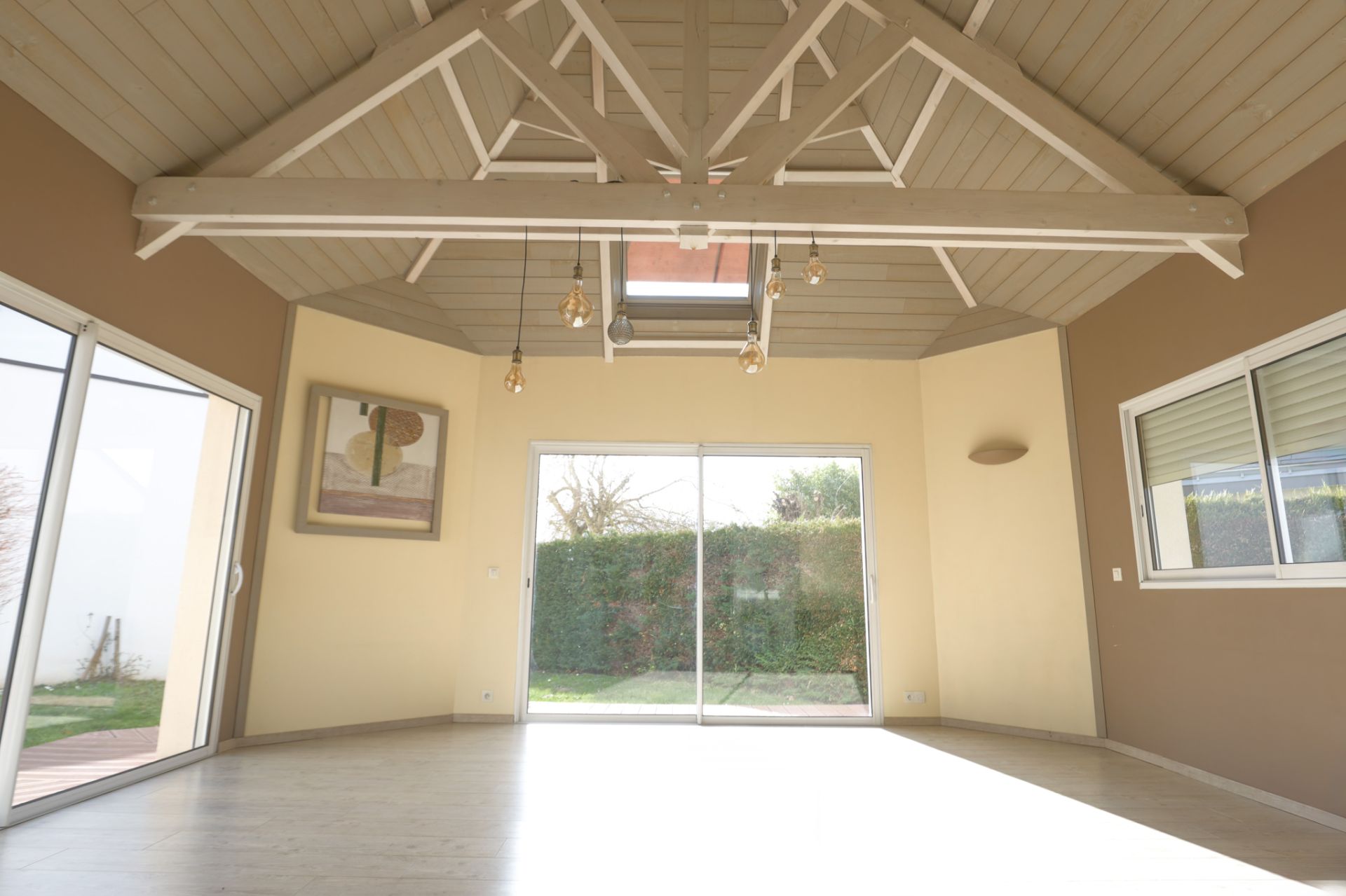 house 8 Rooms for sale on Angers (49000)