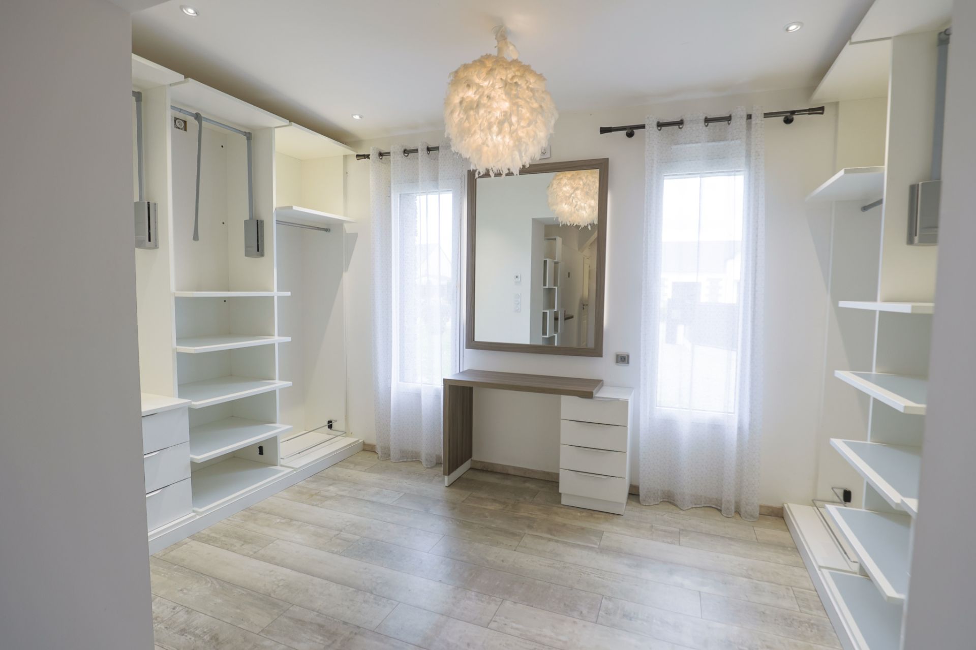 house 8 Rooms for sale on Angers (49000)