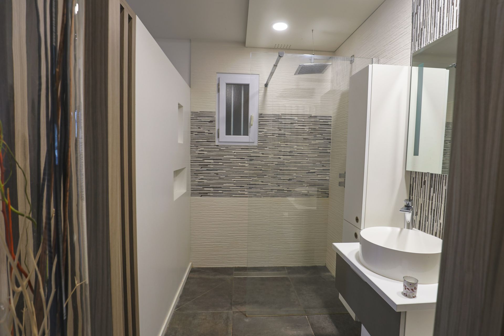 house 8 Rooms for sale on Angers (49000)