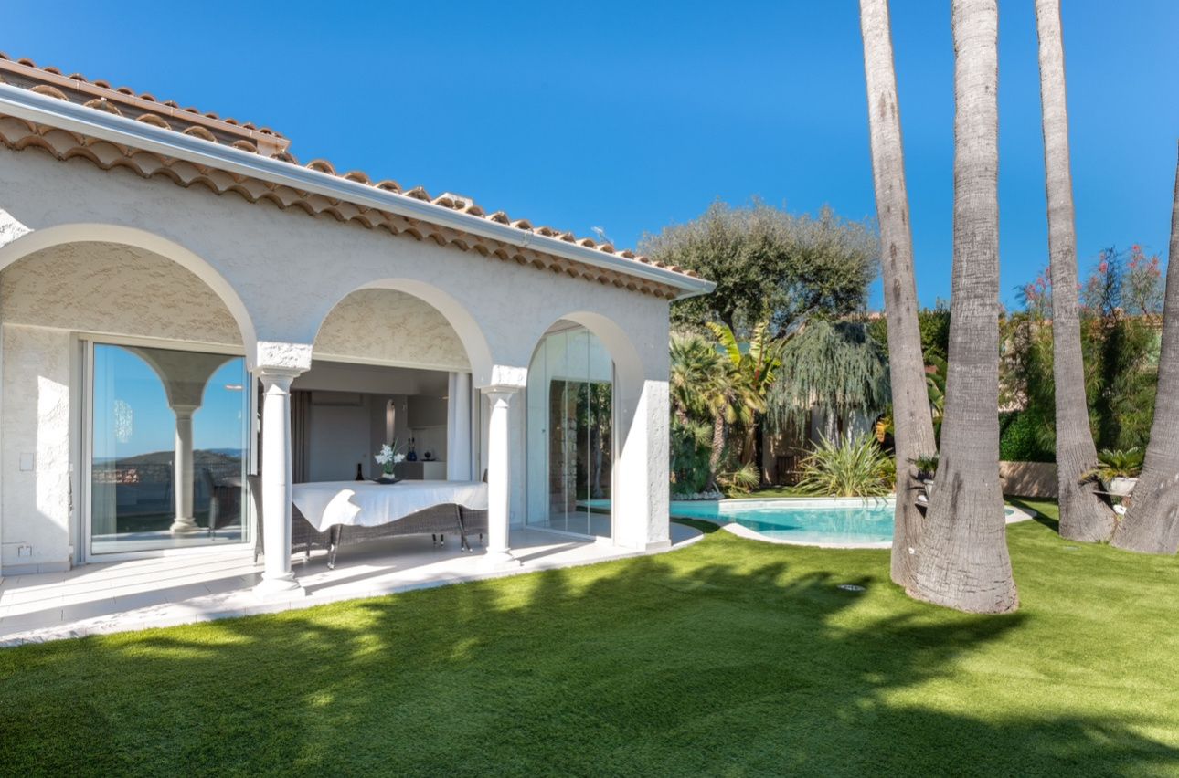 villa 5 Rooms for sale on Fréjus (83600)