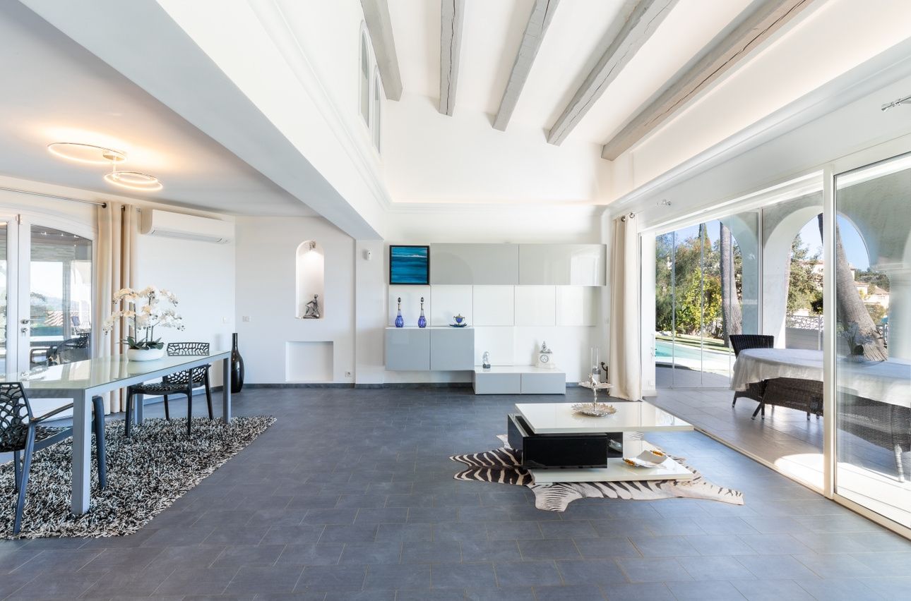 villa 5 Rooms for sale on Fréjus (83600)