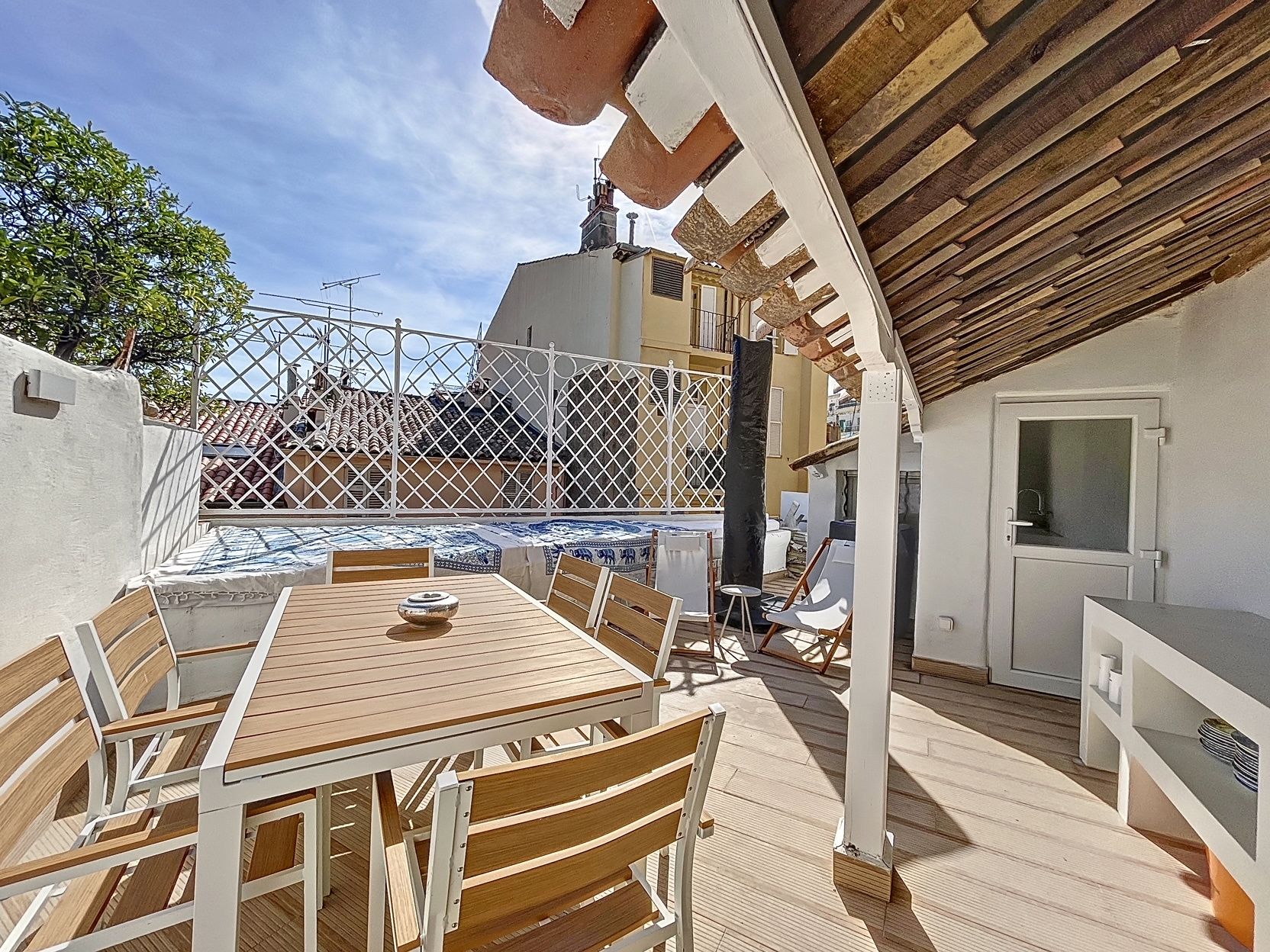 apartment 4 Rooms for sale on Cannes (06400)
