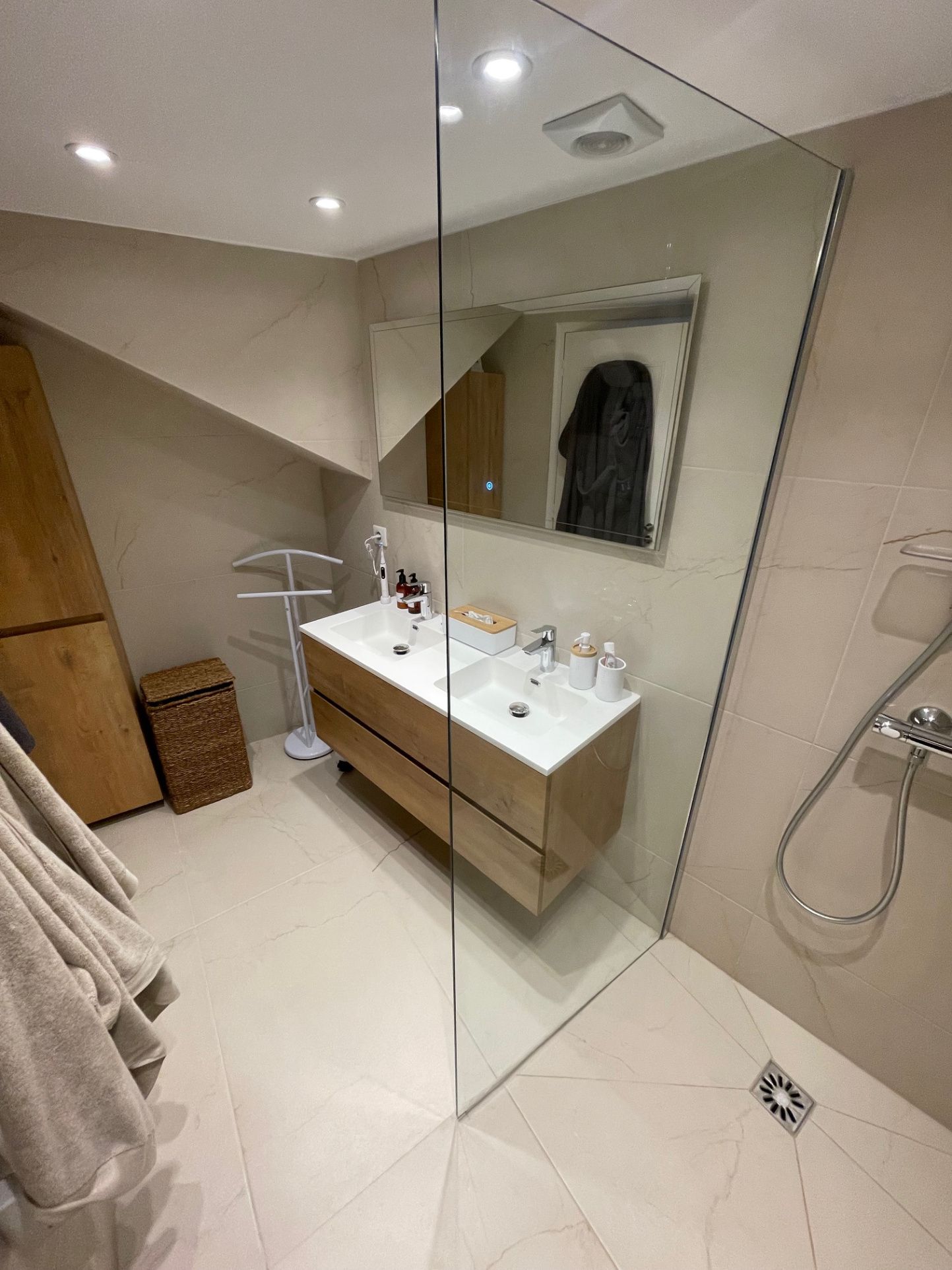 apartment 4 Rooms for sale on Cannes (06400)