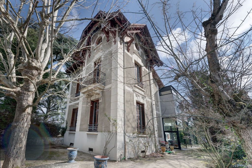 property 8 Rooms for sale on Tassin-la-Demi-Lune (69160)