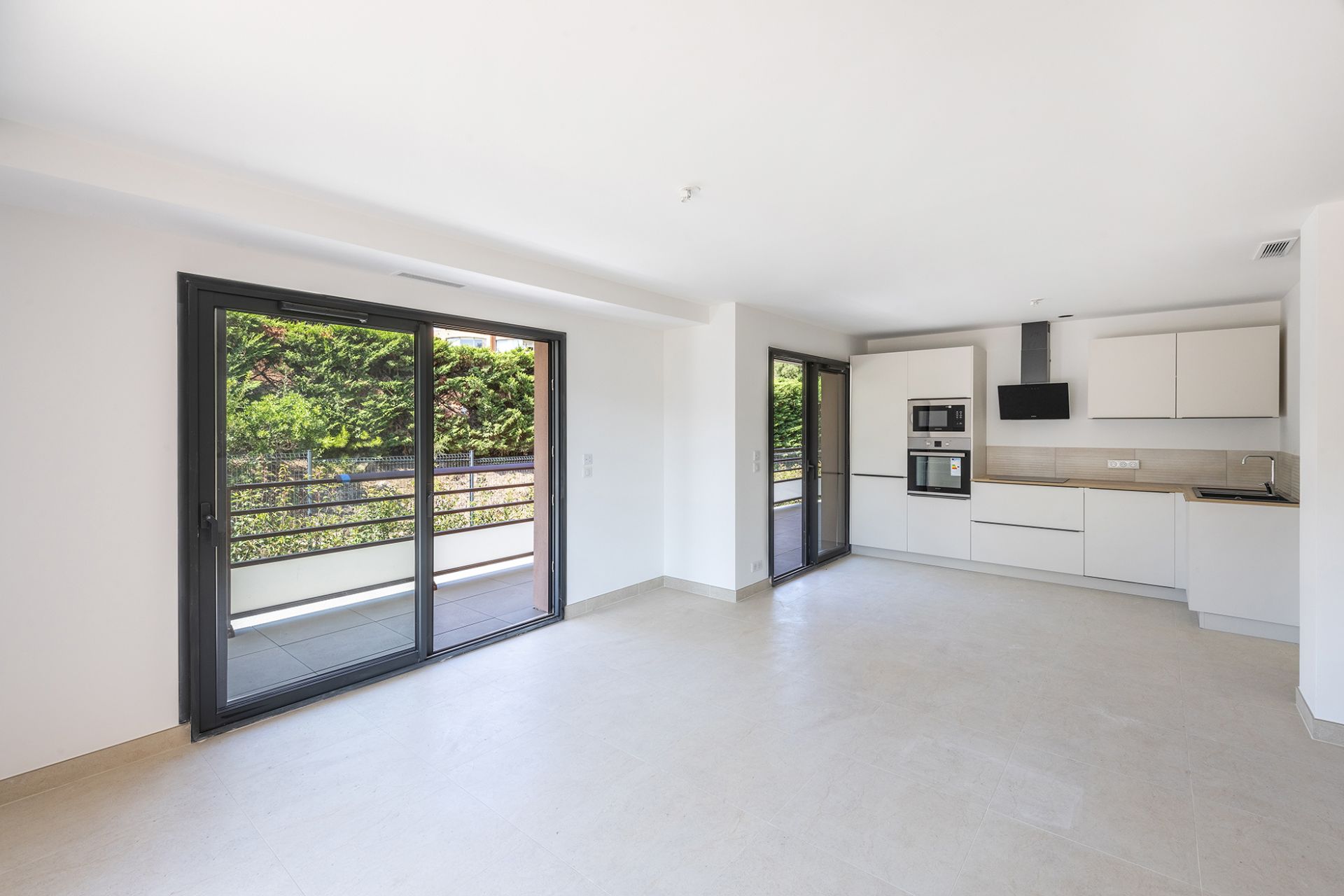 duplex 4 Rooms for sale on Saint-Raphaël (83700)