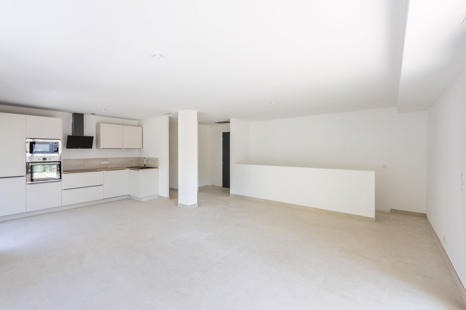 duplex 4 Rooms for sale on Saint-Raphaël (83700)