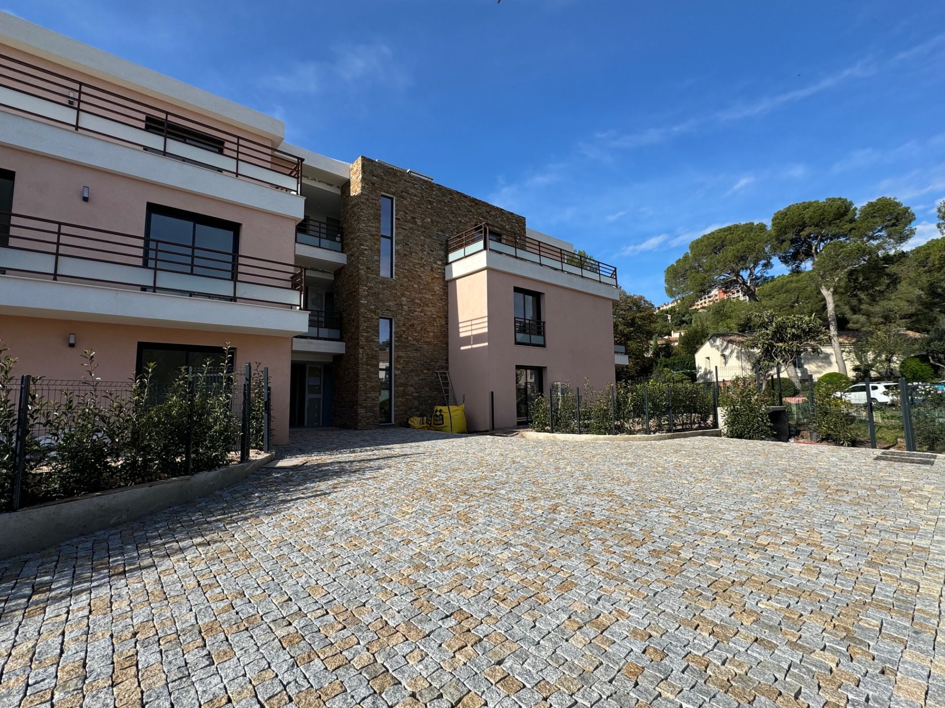 duplex 4 Rooms for sale on Saint-Raphaël (83700)