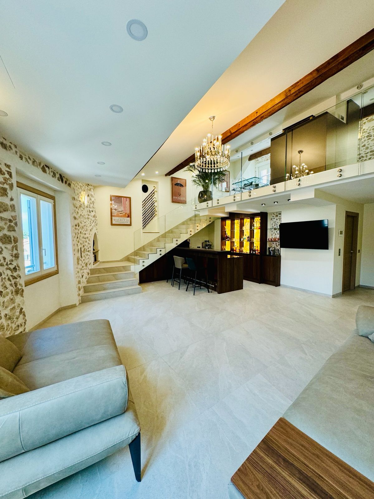 triplex 5 Rooms for sale on Antibes (06600)