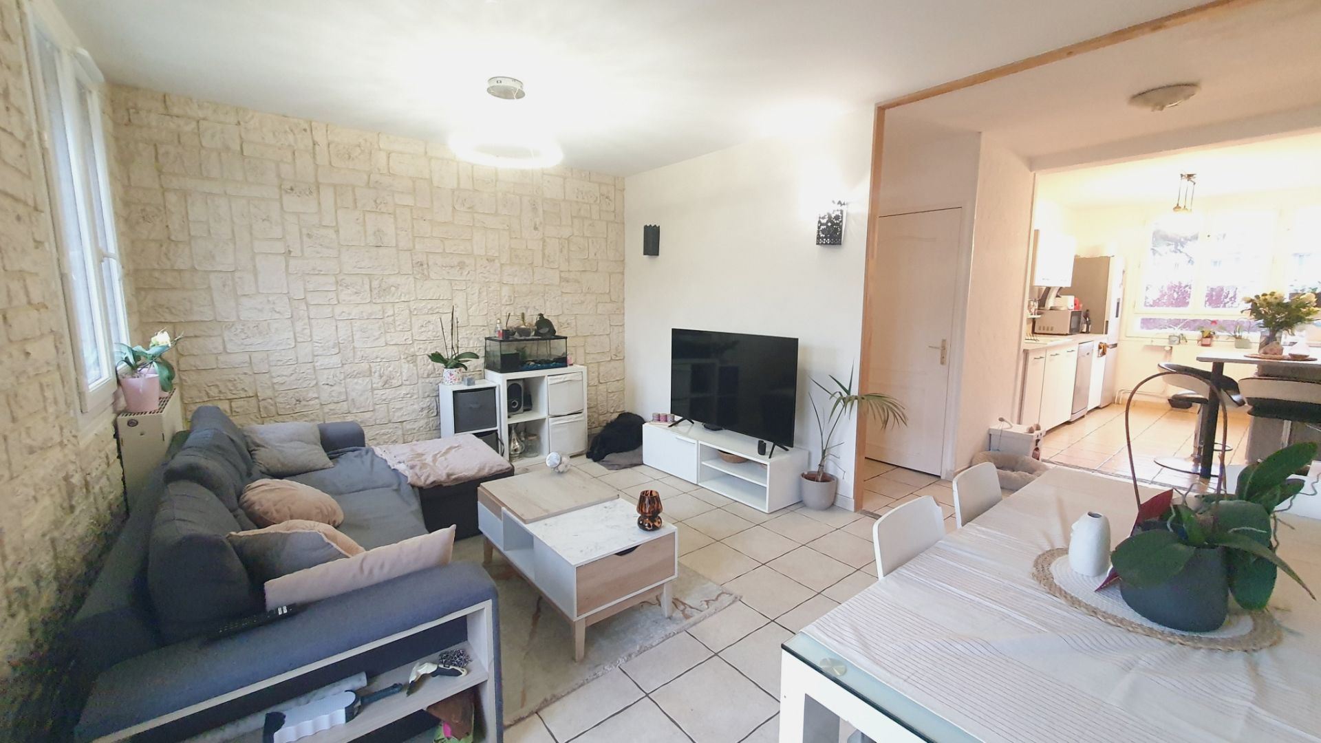 apartment 5 Rooms for sale on Roanne (42300)