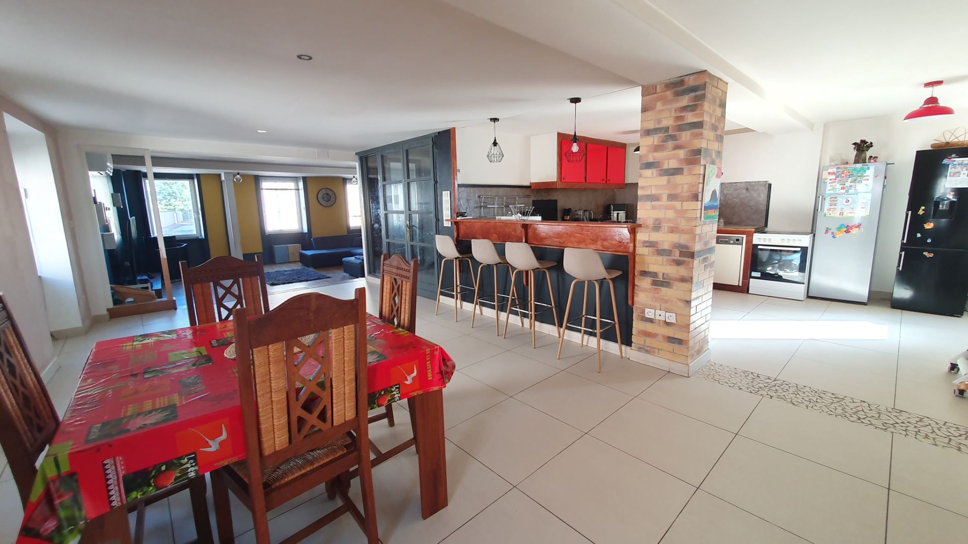 house 7 Rooms for sale on Changy (42310)