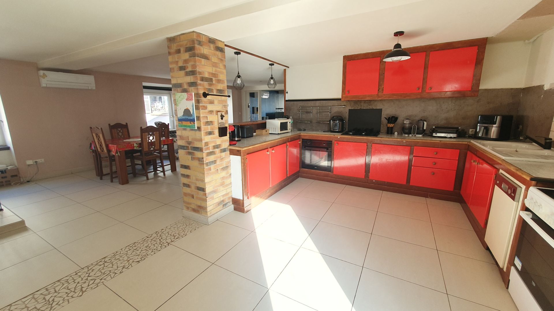 house 7 Rooms for sale on Changy (42310)