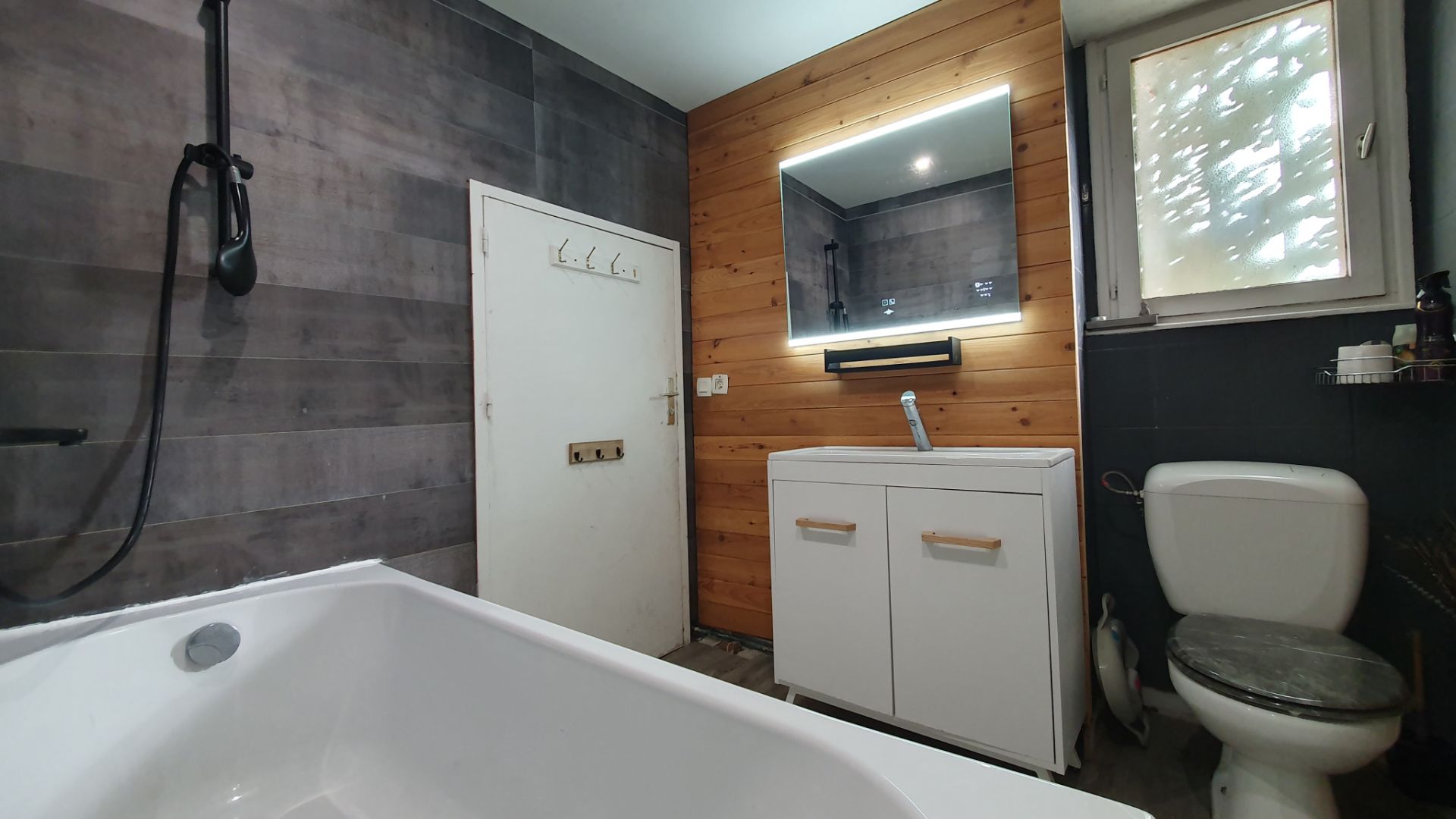 house 7 Rooms for sale on Changy (42310)