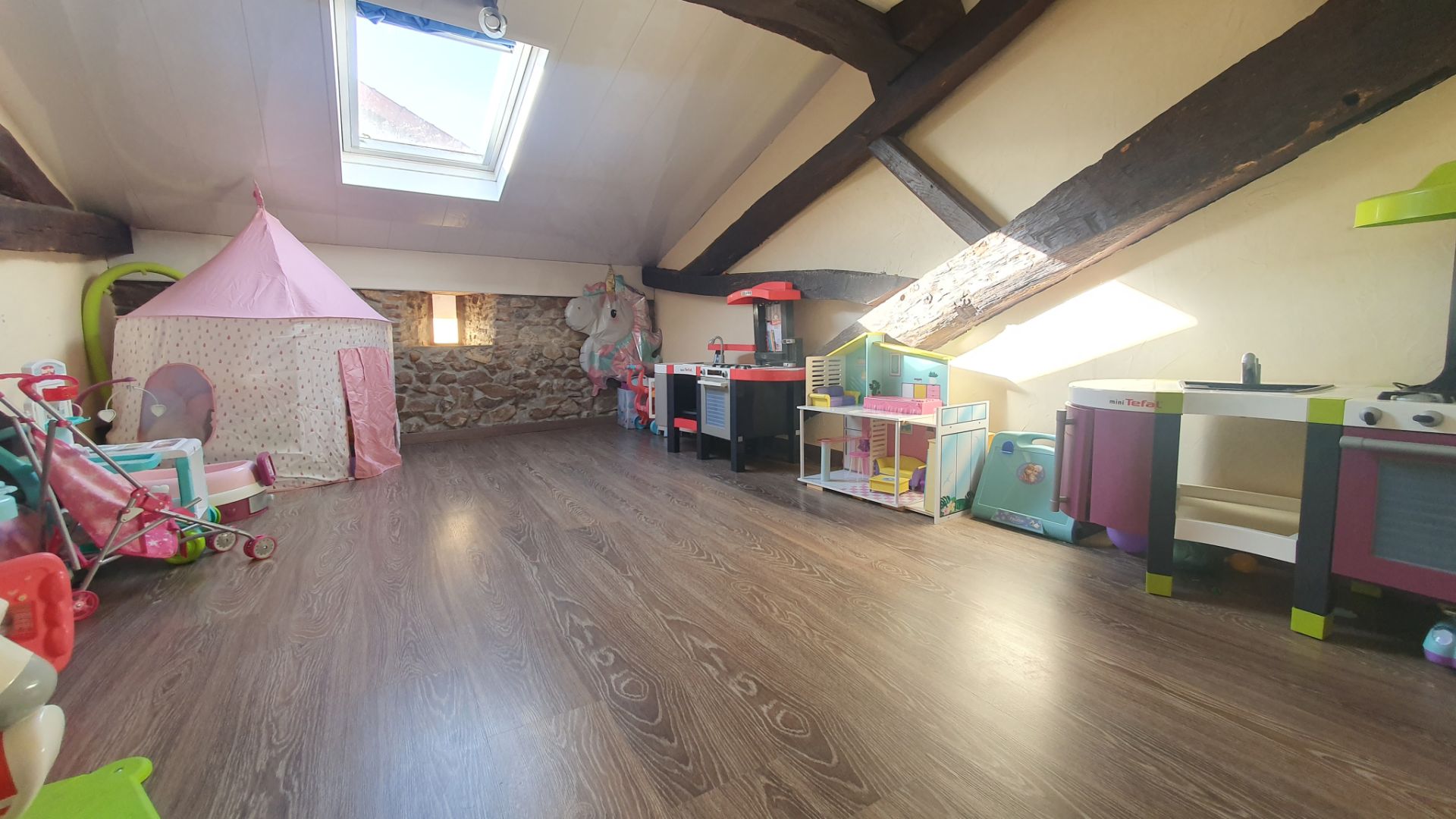 house 7 Rooms for sale on Changy (42310)