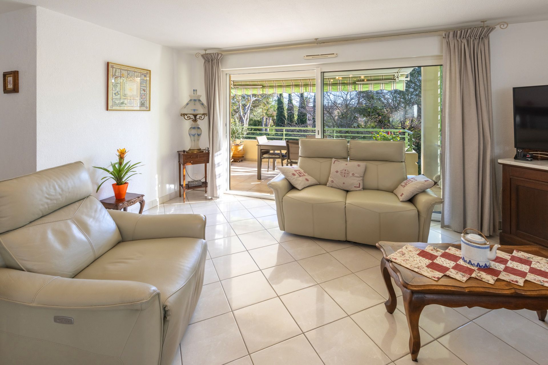 apartment 3 Rooms for sale on Fréjus (83600)