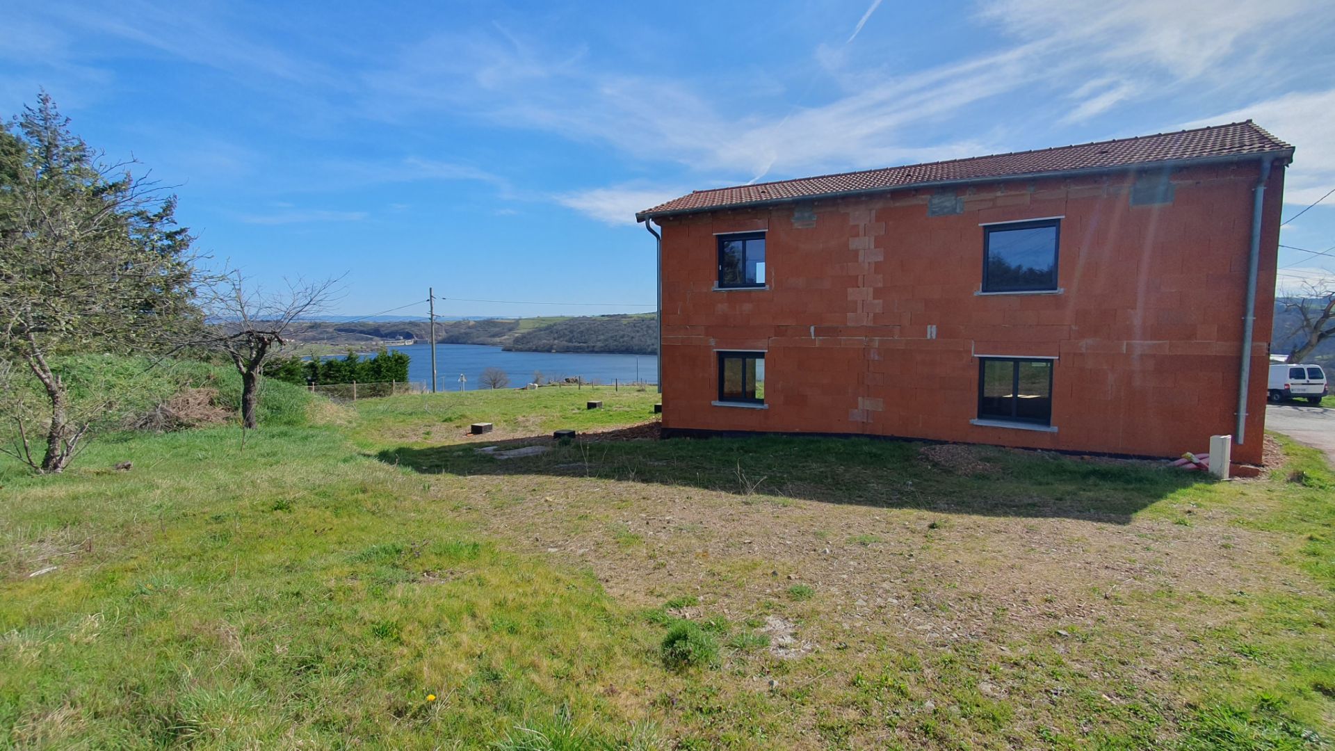 house 5 Rooms for sale on Villerest (42300)