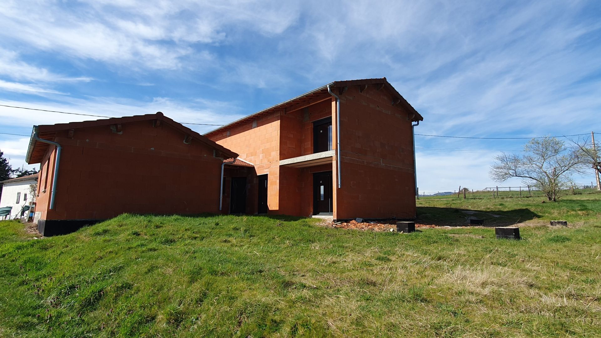 house 5 Rooms for sale on Villerest (42300)