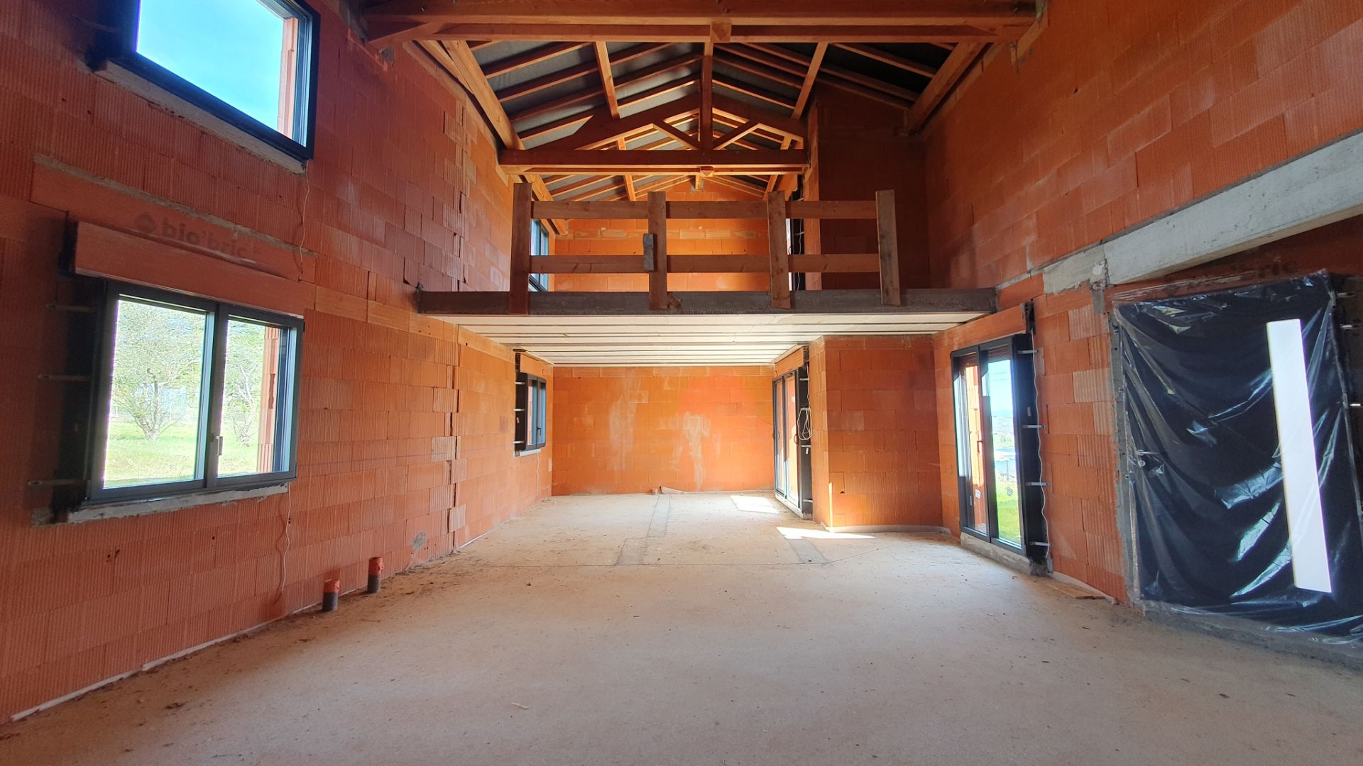 house 5 Rooms for sale on Villerest (42300)