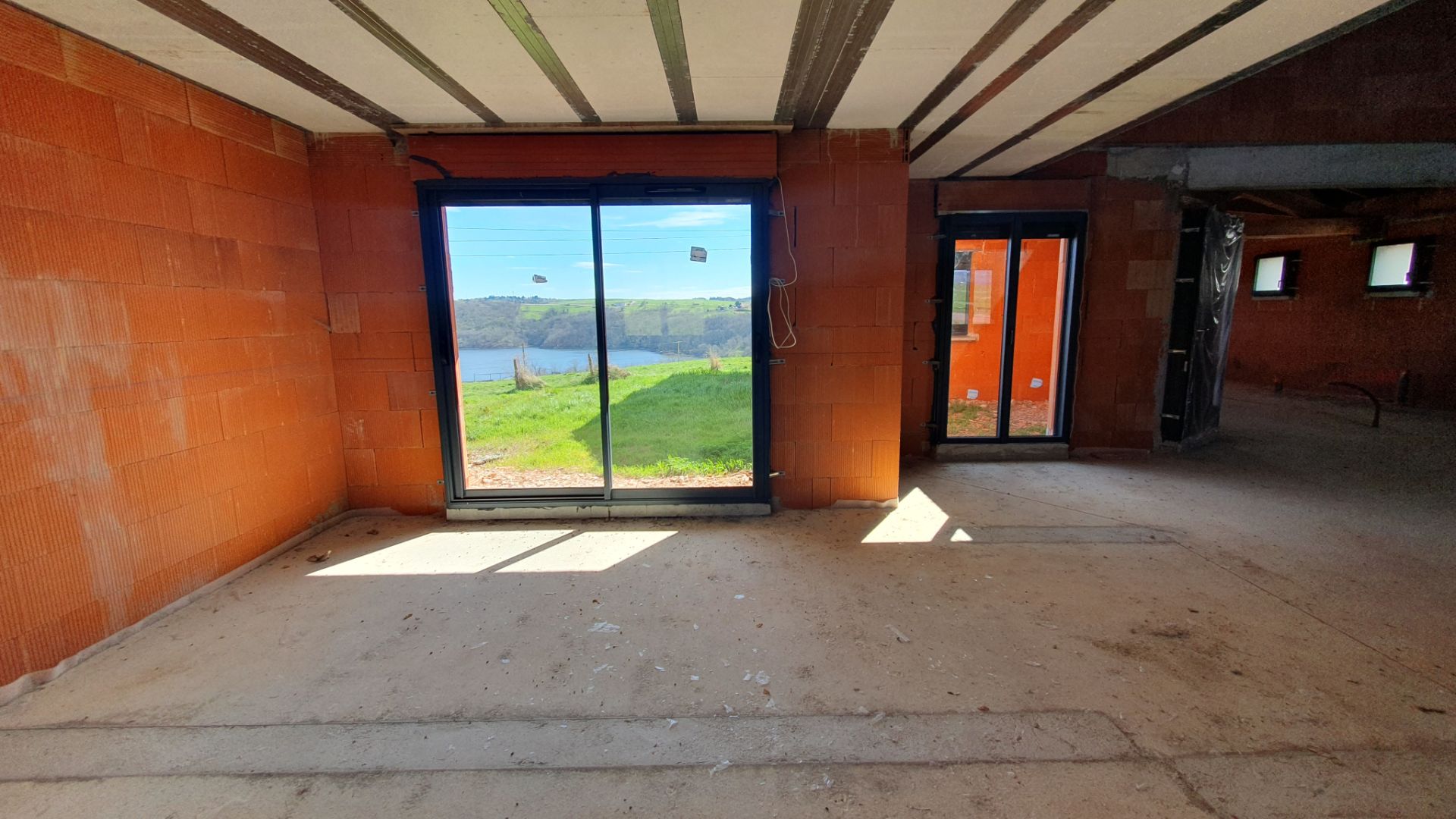 house 5 Rooms for sale on Villerest (42300)
