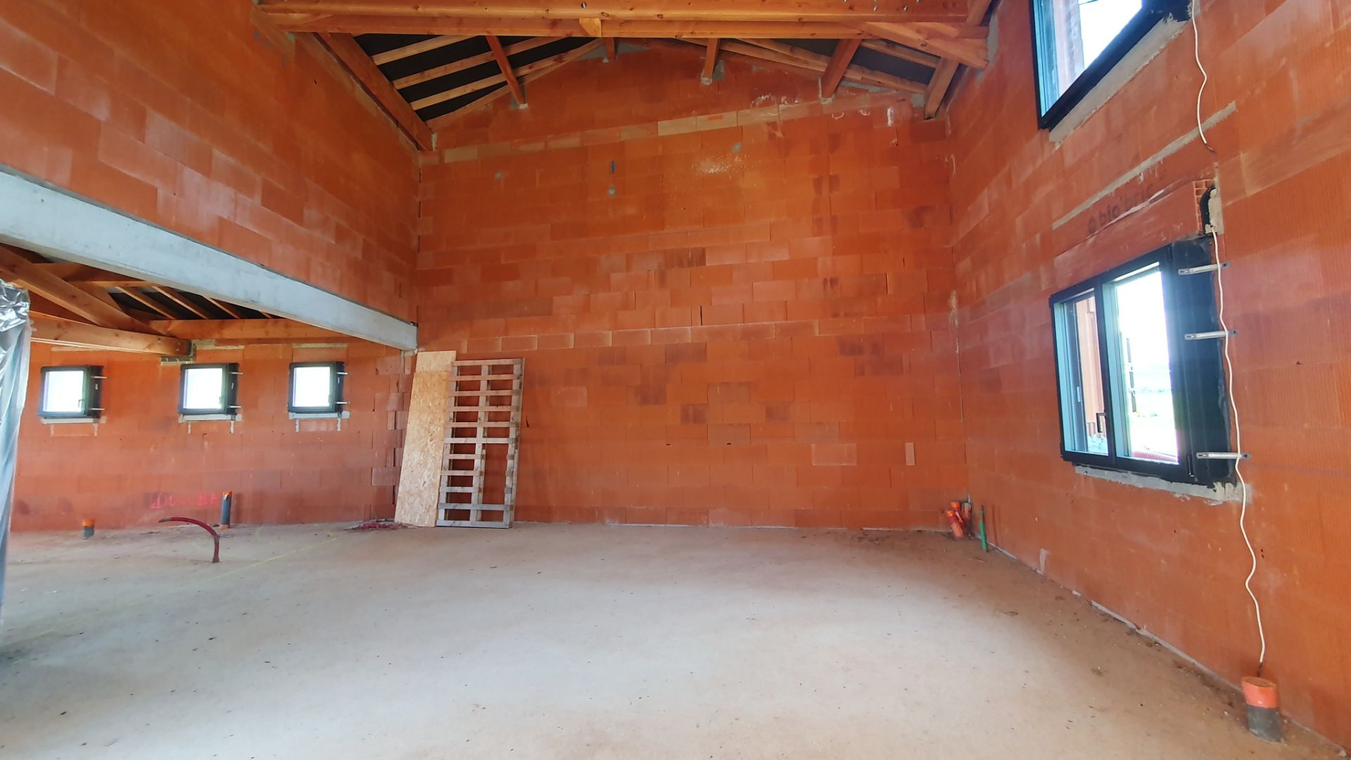 house 5 Rooms for sale on Villerest (42300)