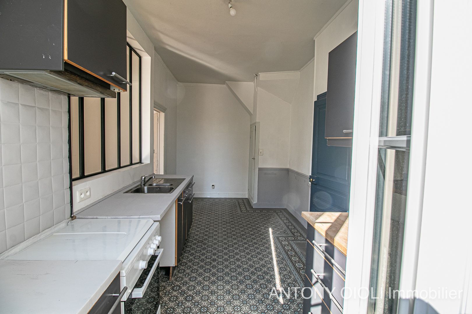 house 7 Rooms for sale on Sens (89100)