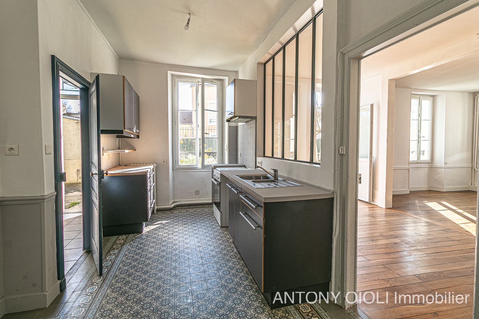 house 7 Rooms for sale on Sens (89100)